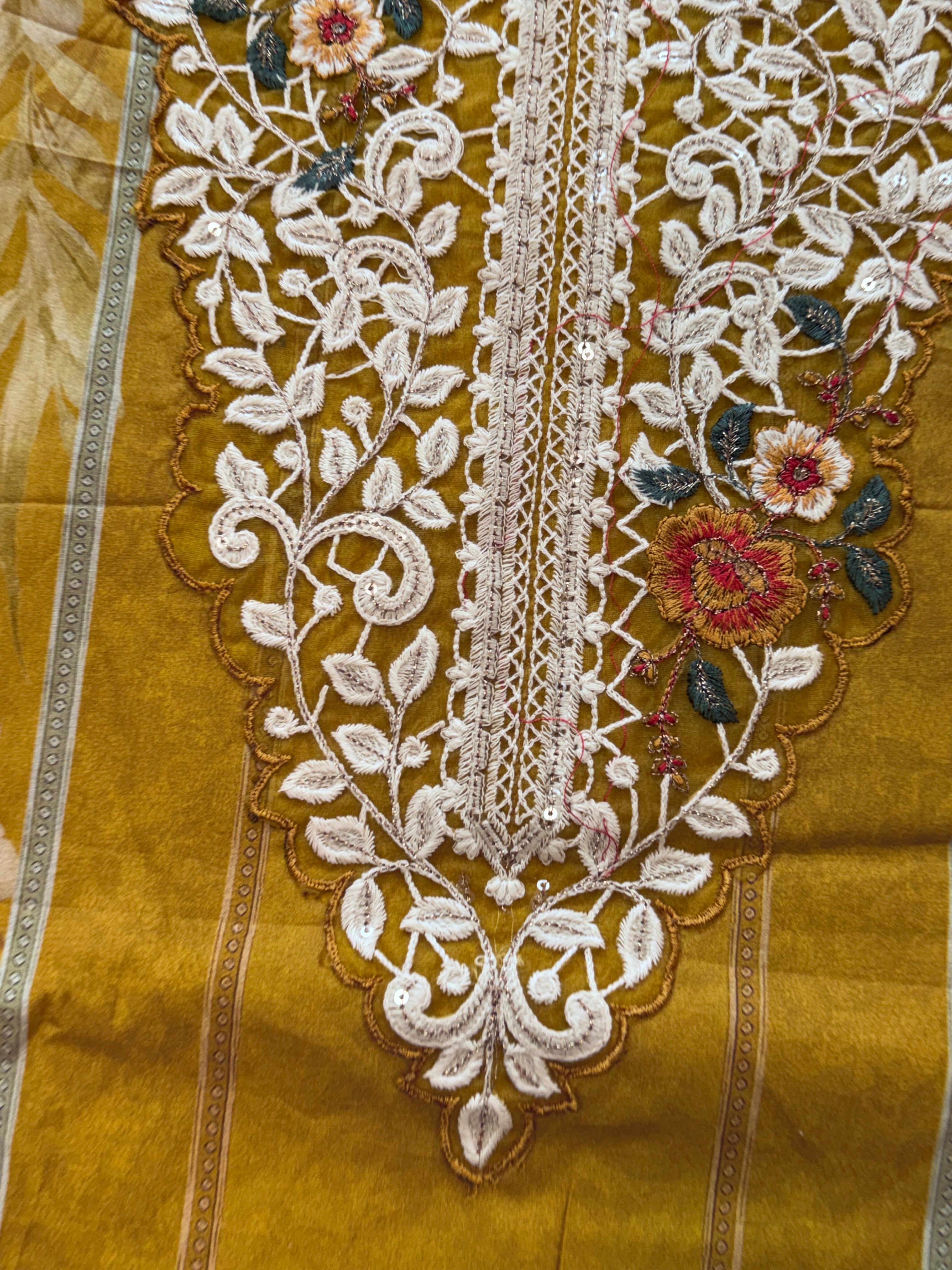 BINSAEED LAWN EMBROIDERY SUIT 1001
