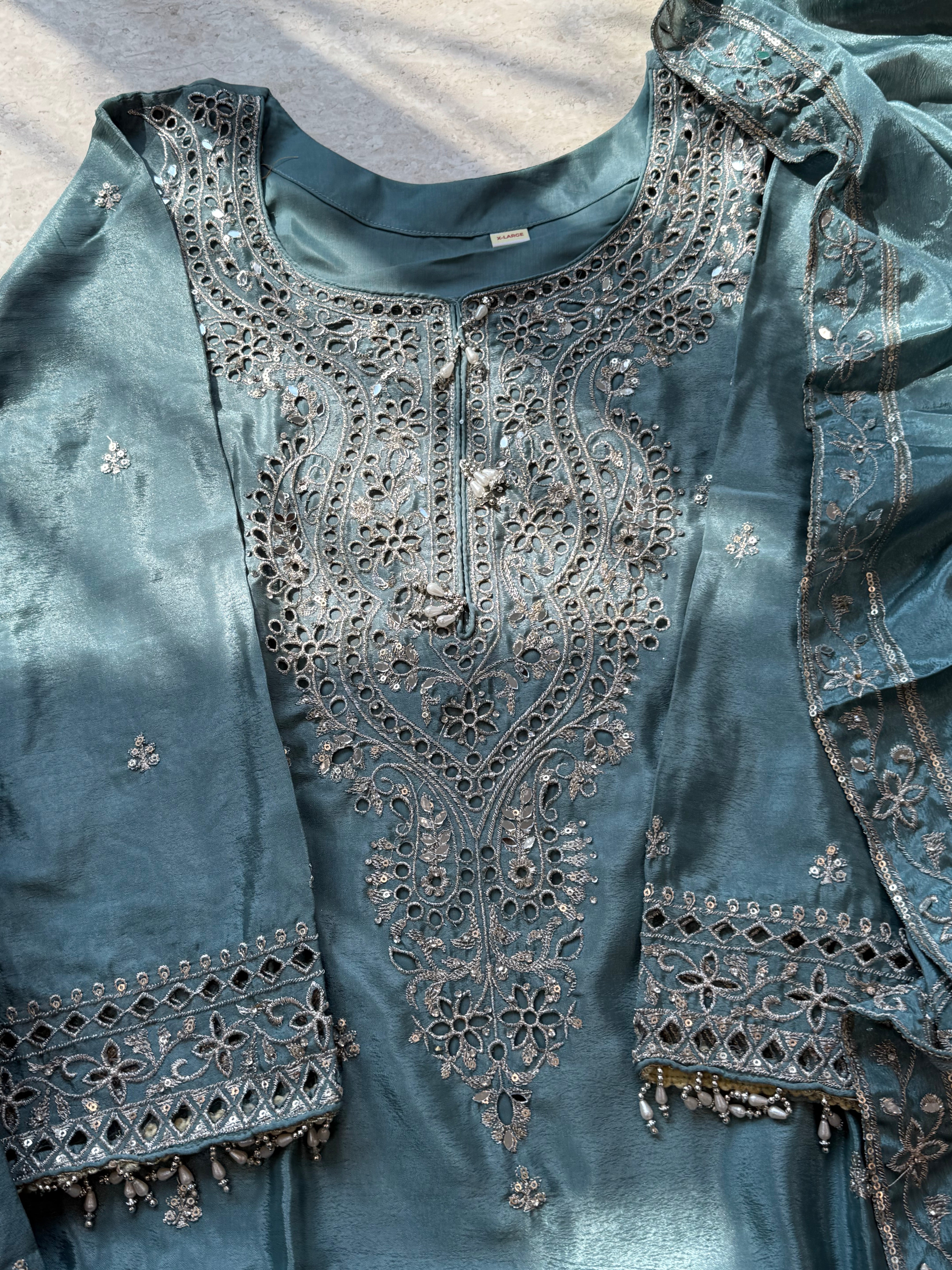 PARO SHIMMER HANDWORK SUIT R