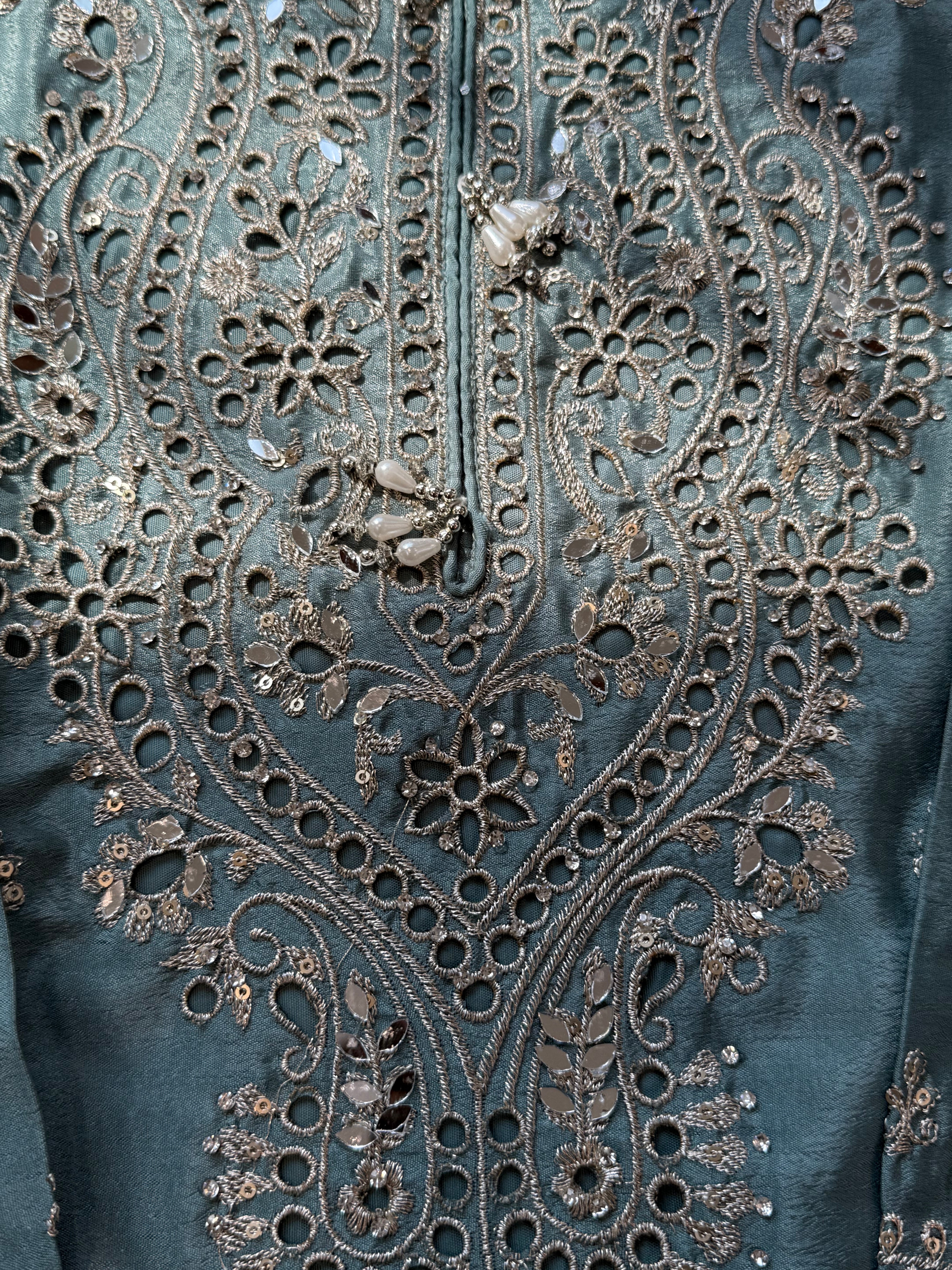 PARO SHIMMER HANDWORK SUIT R