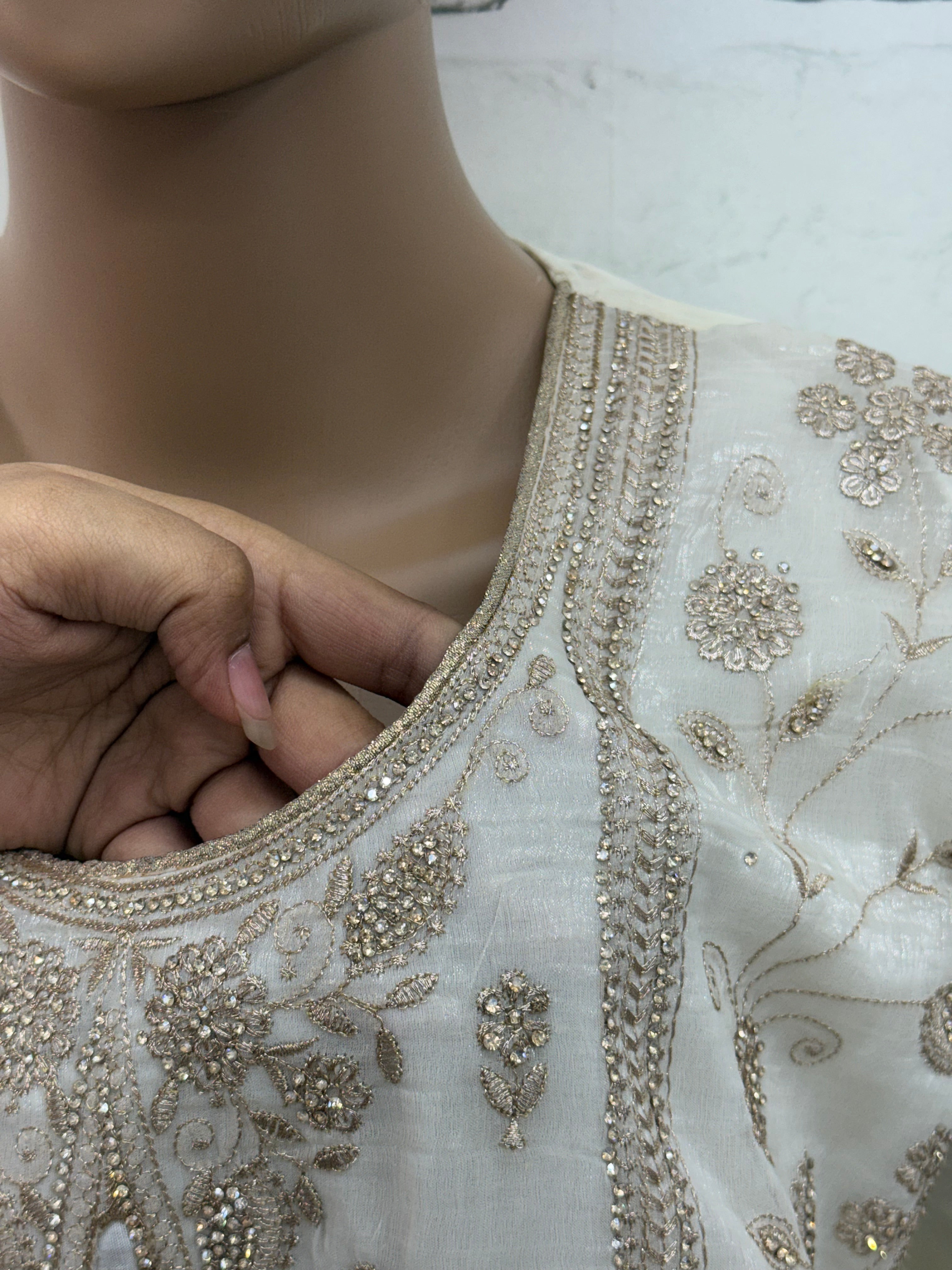 RUHEENA FARSHI LAHENGA SUIT 5 Q