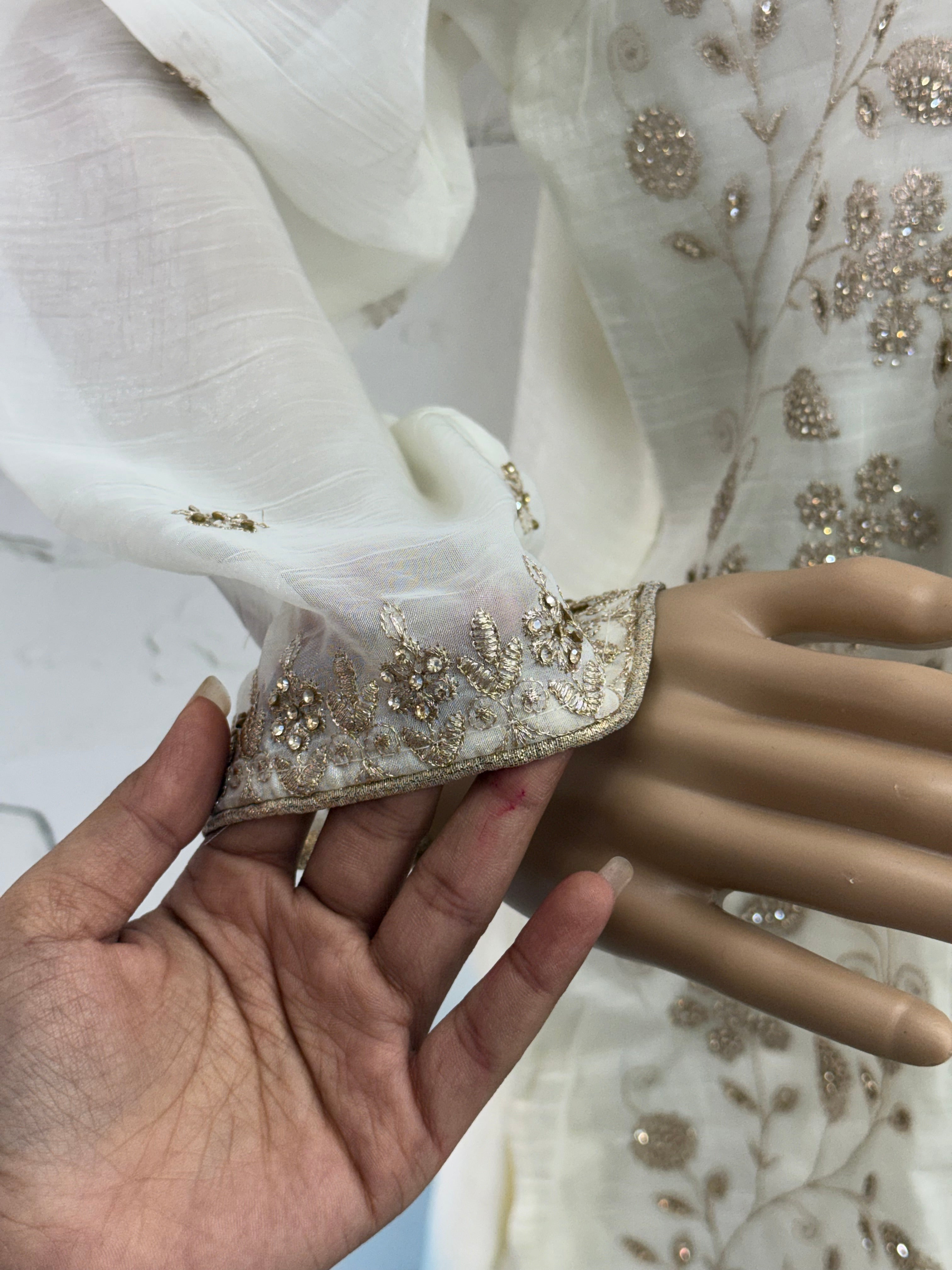 RUHEENA FARSHI LAHENGA SUIT 5 Q