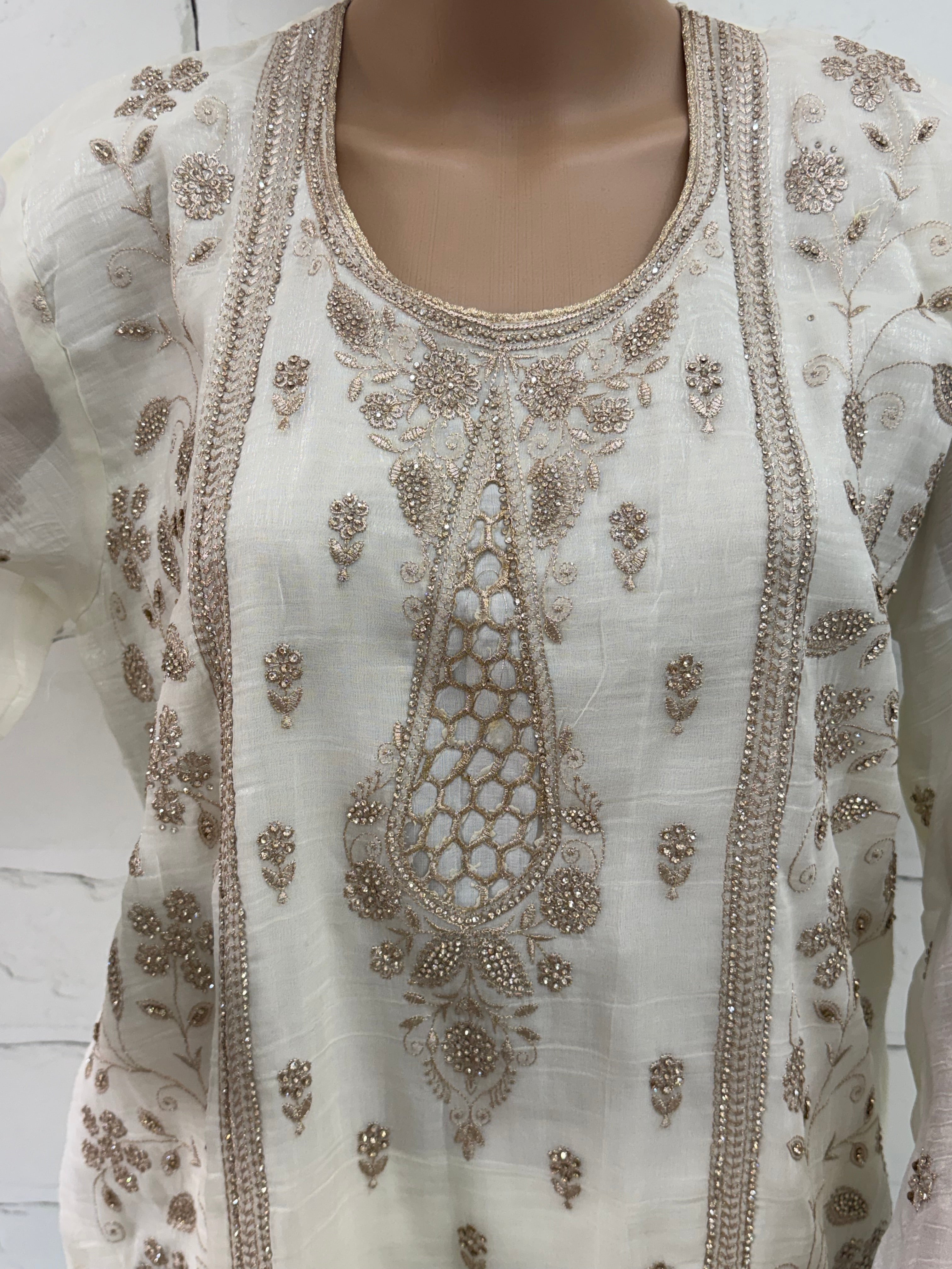 RUHEENA FARSHI LAHENGA SUIT 5 Q
