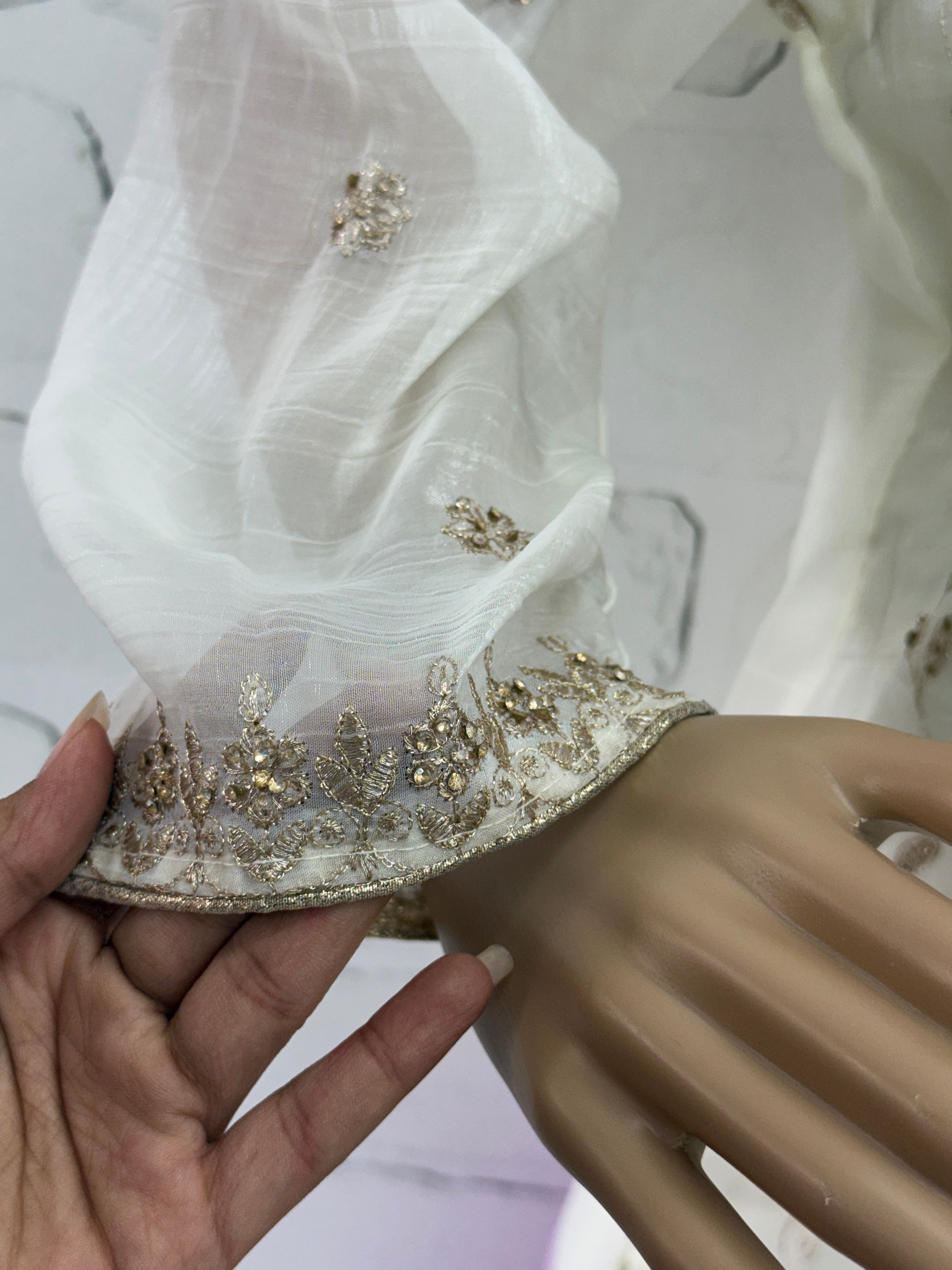 RUHEENA FARSHI LAHENGA SUIT 7 Q