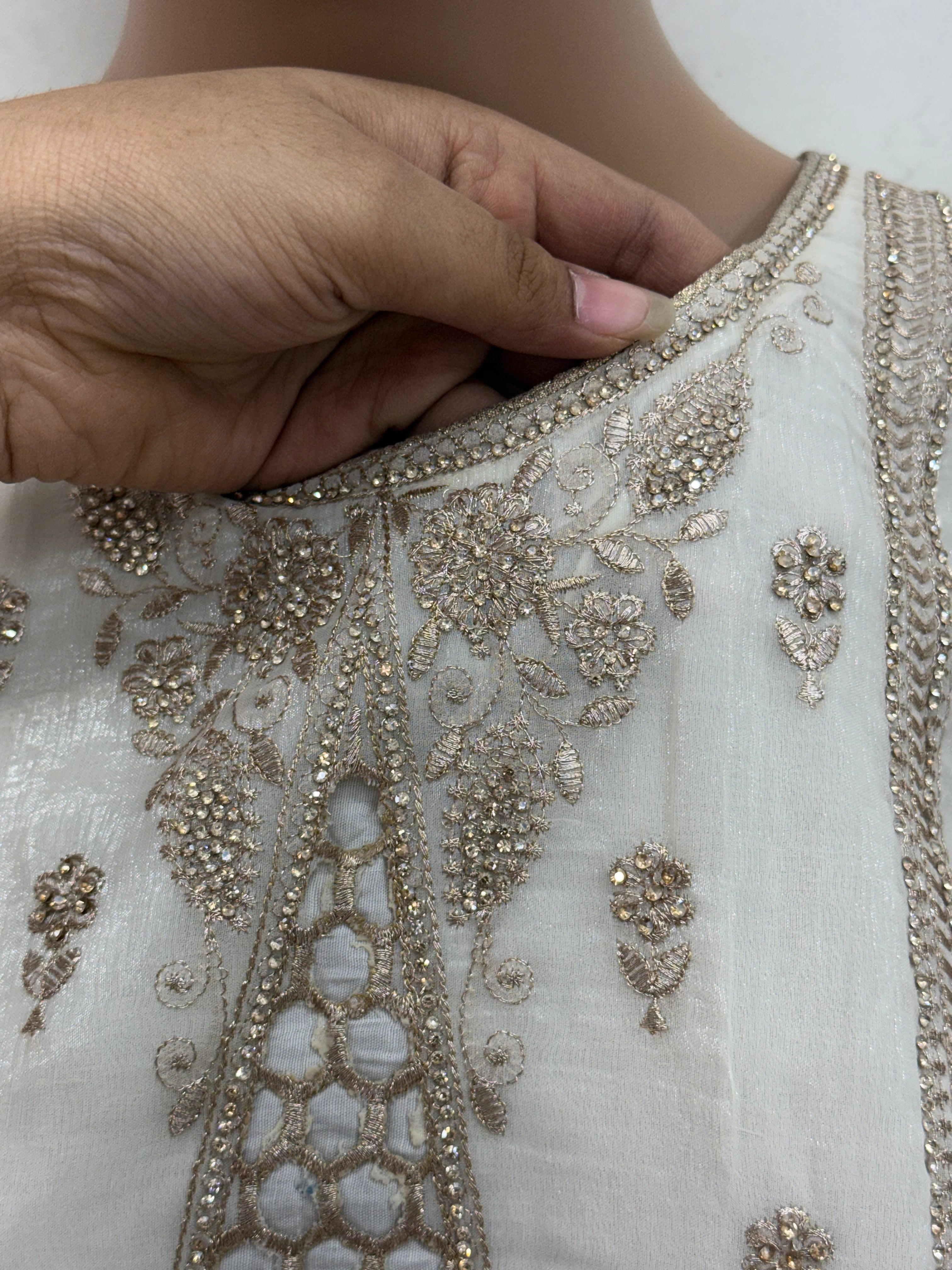 RUHEENA FARSHI LAHENGA SUIT 8 Q