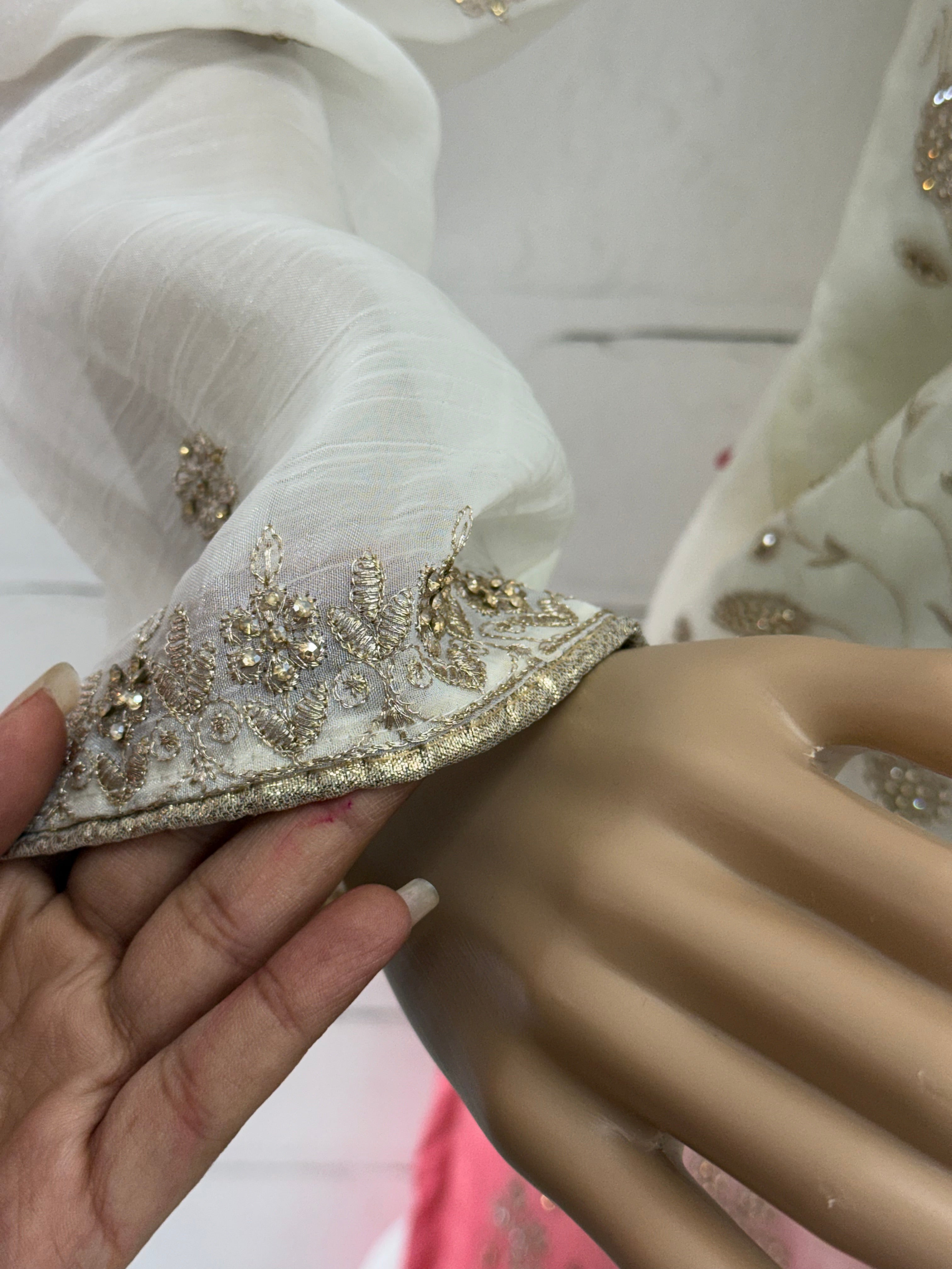 RUHEENA FARSHI LAHENGA SUIT 8 Q