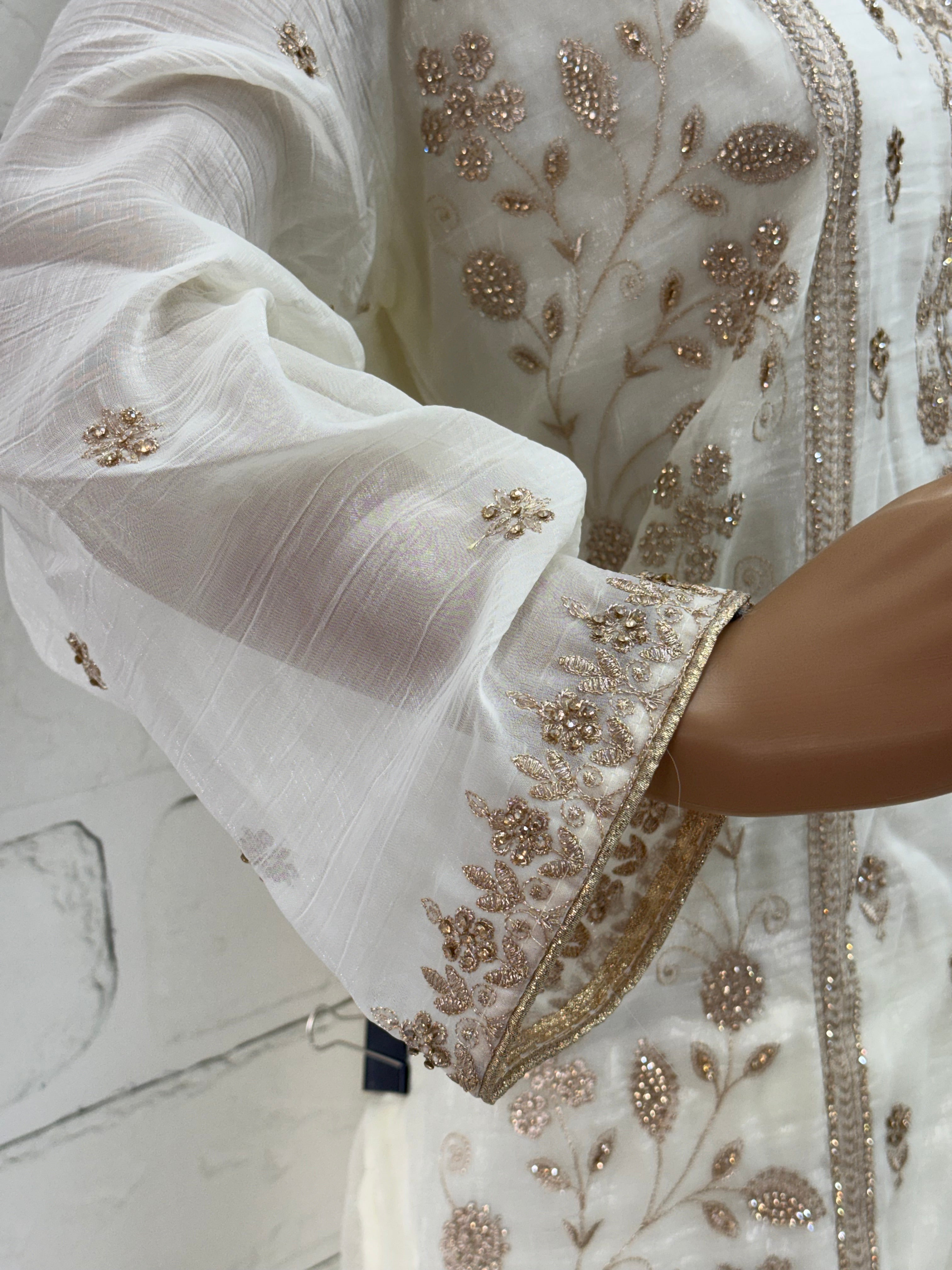 RUHEENA FARSHI LAHENGA SUIT 6 Q