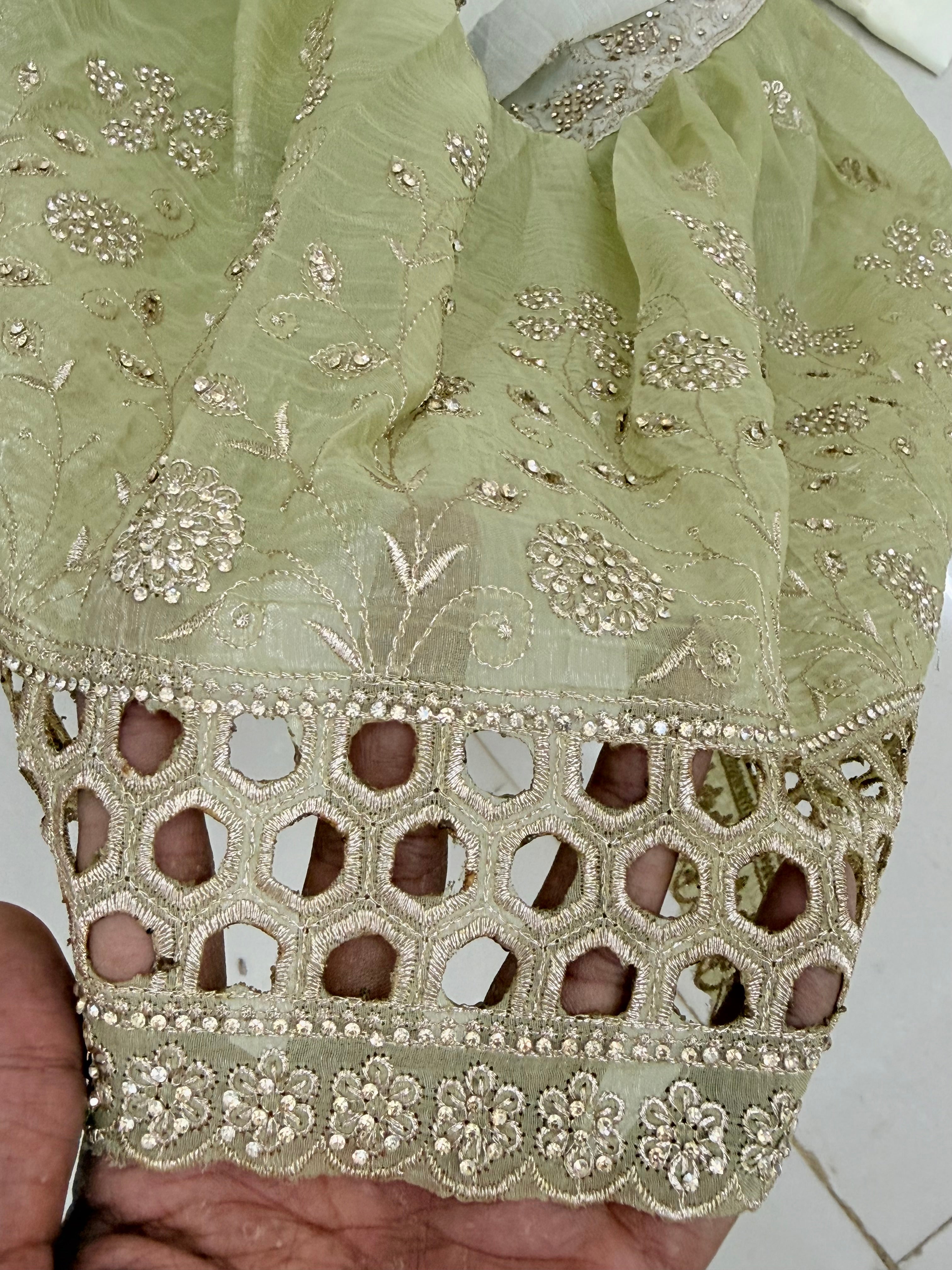 RUHEENA FARSHI LAHENGA SUIT 6 Q