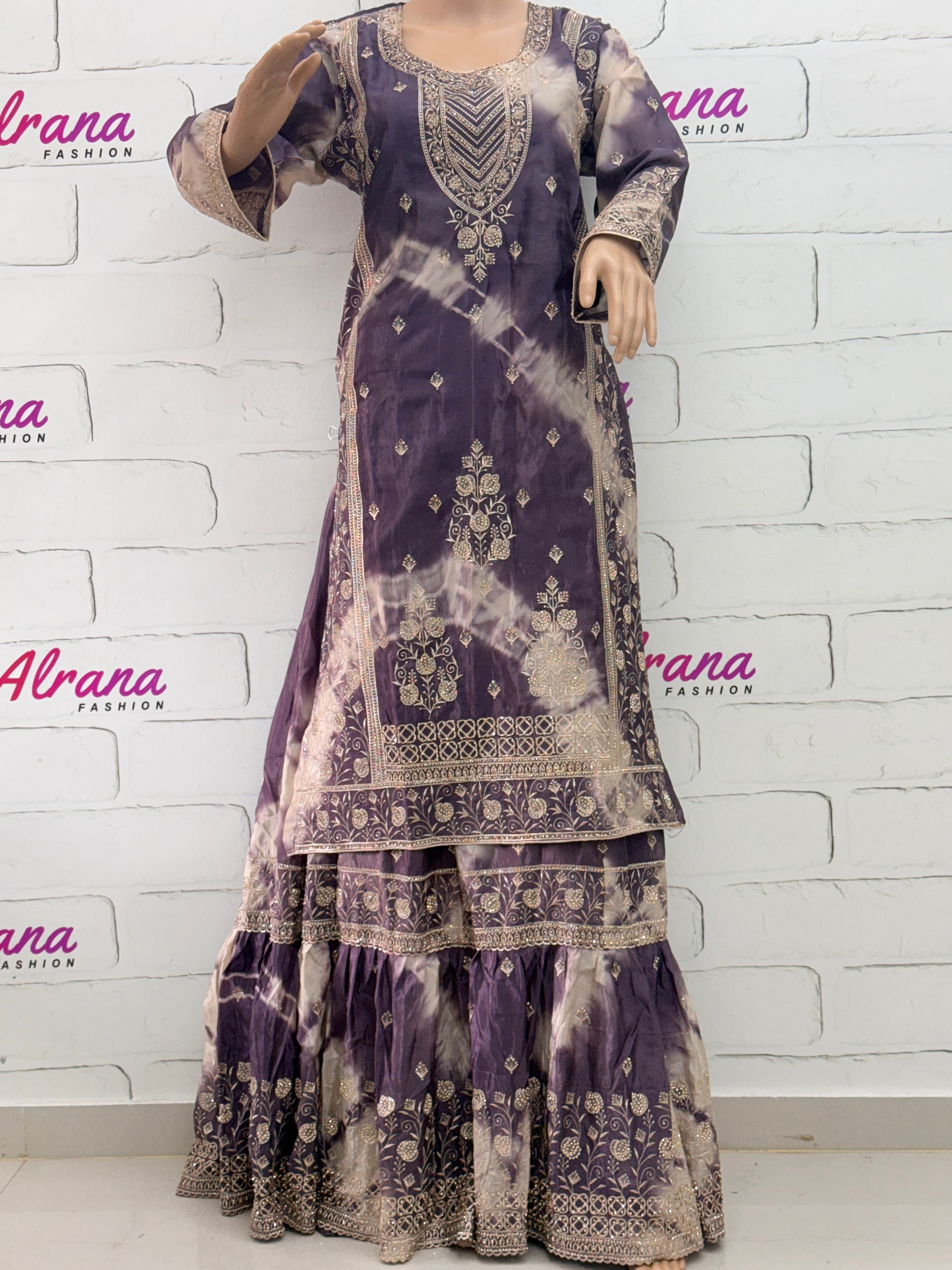 RUHEENA FARSHI LAHENGA SUIT