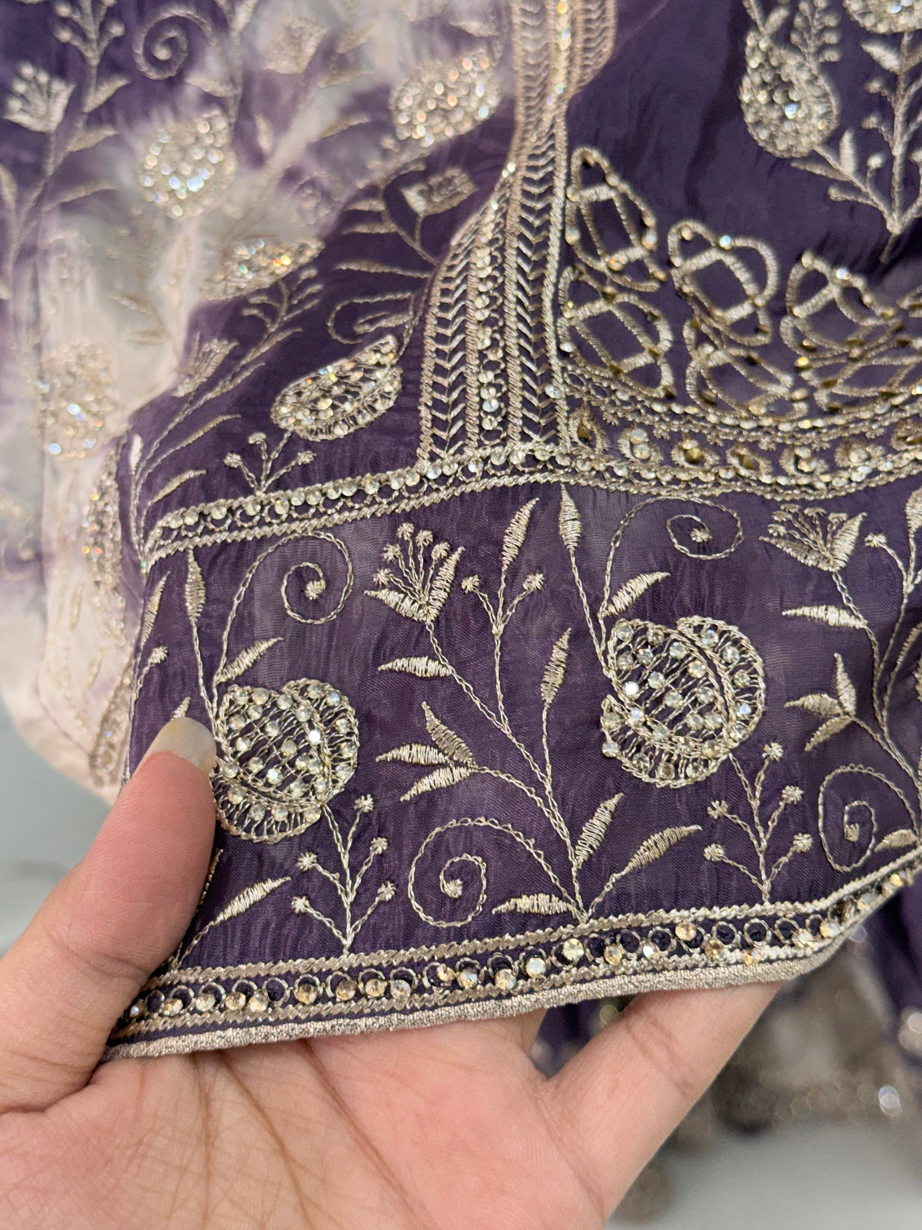 RUHEENA FARSHI LAHENGA SUIT