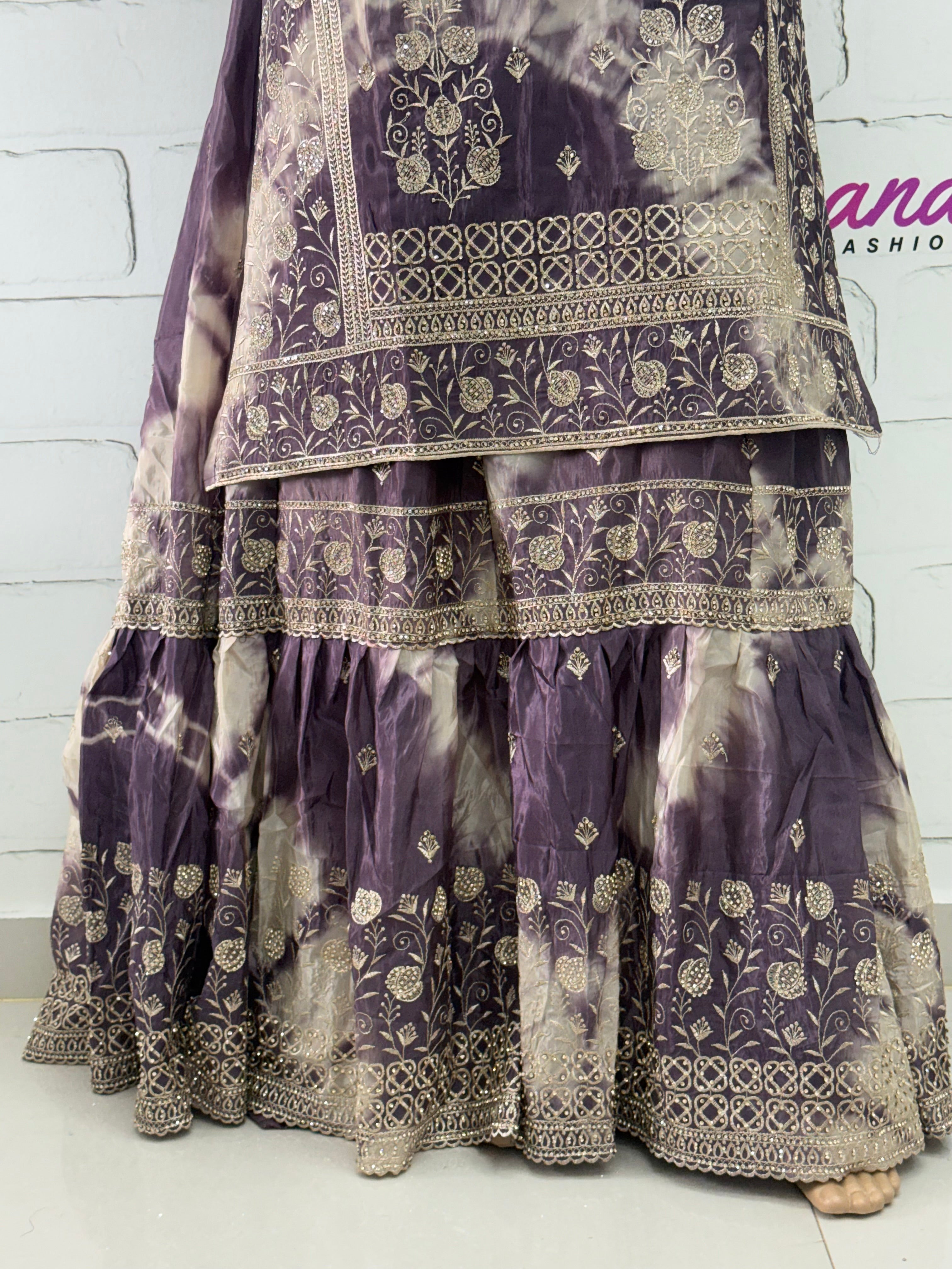 RUHEENA FARSHI LAHENGA SUIT