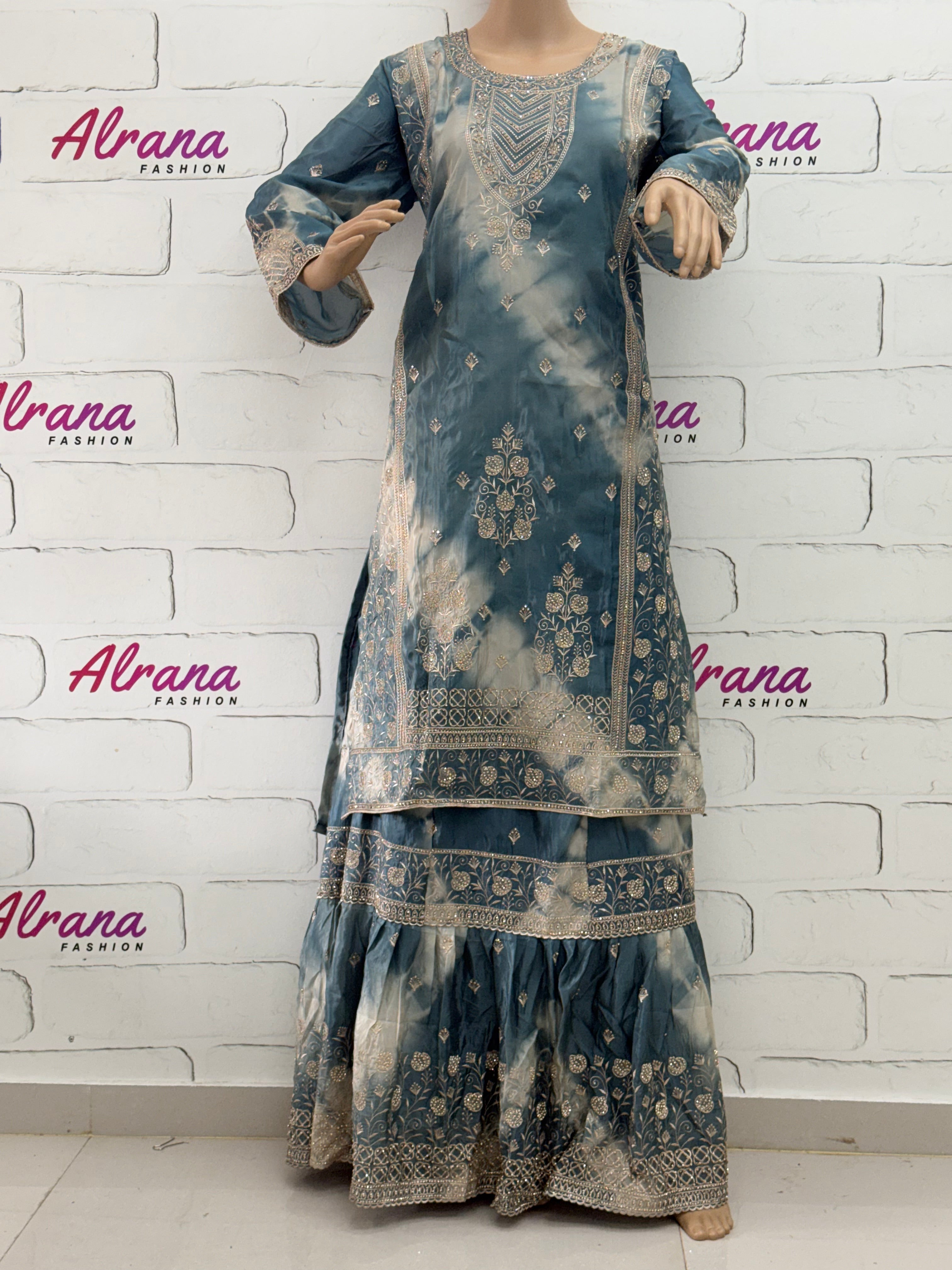 RUHEENA FARSHI LAHENGA SUIT 11