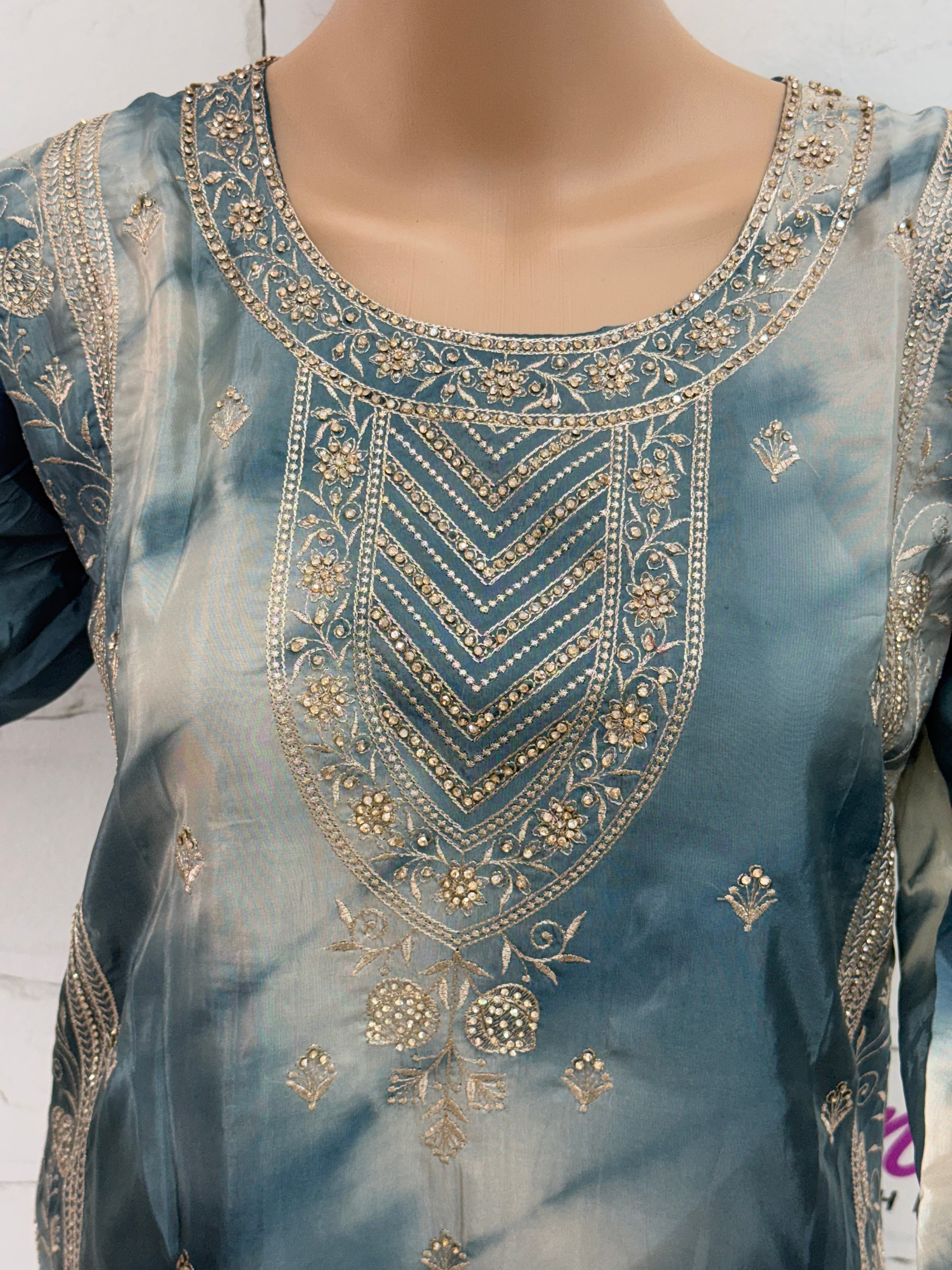 RUHEENA FARSHI LAHENGA SUIT 11