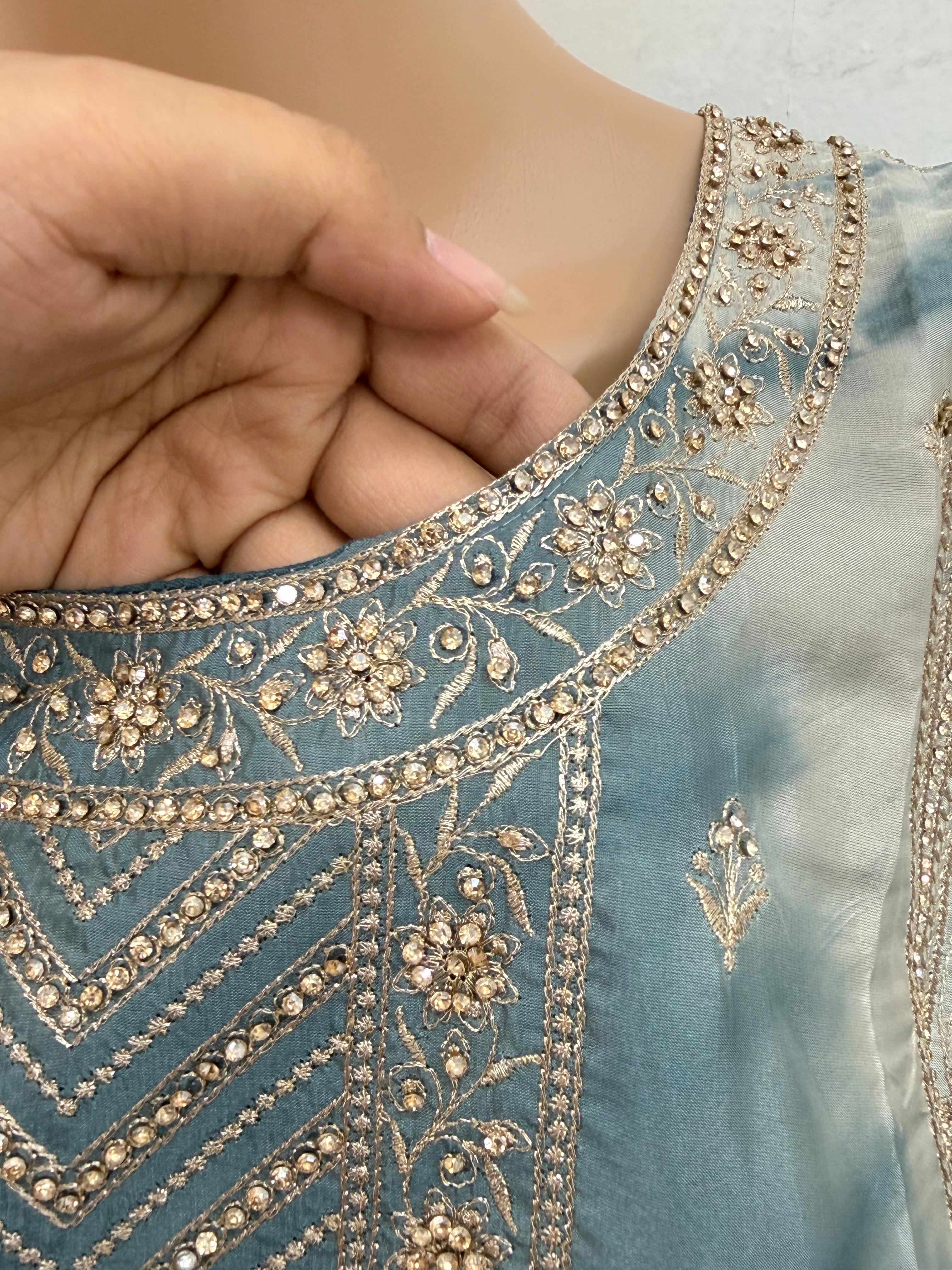 RUHEENA FARSHI LAHENGA SUIT 11