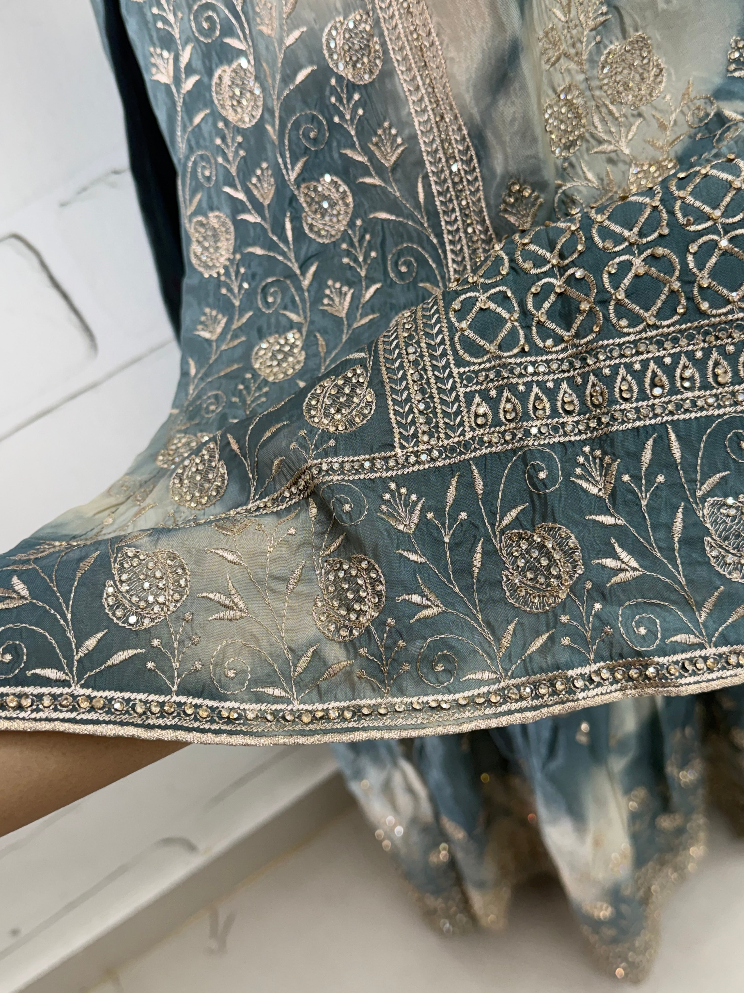 RUHEENA FARSHI LAHENGA SUIT 11