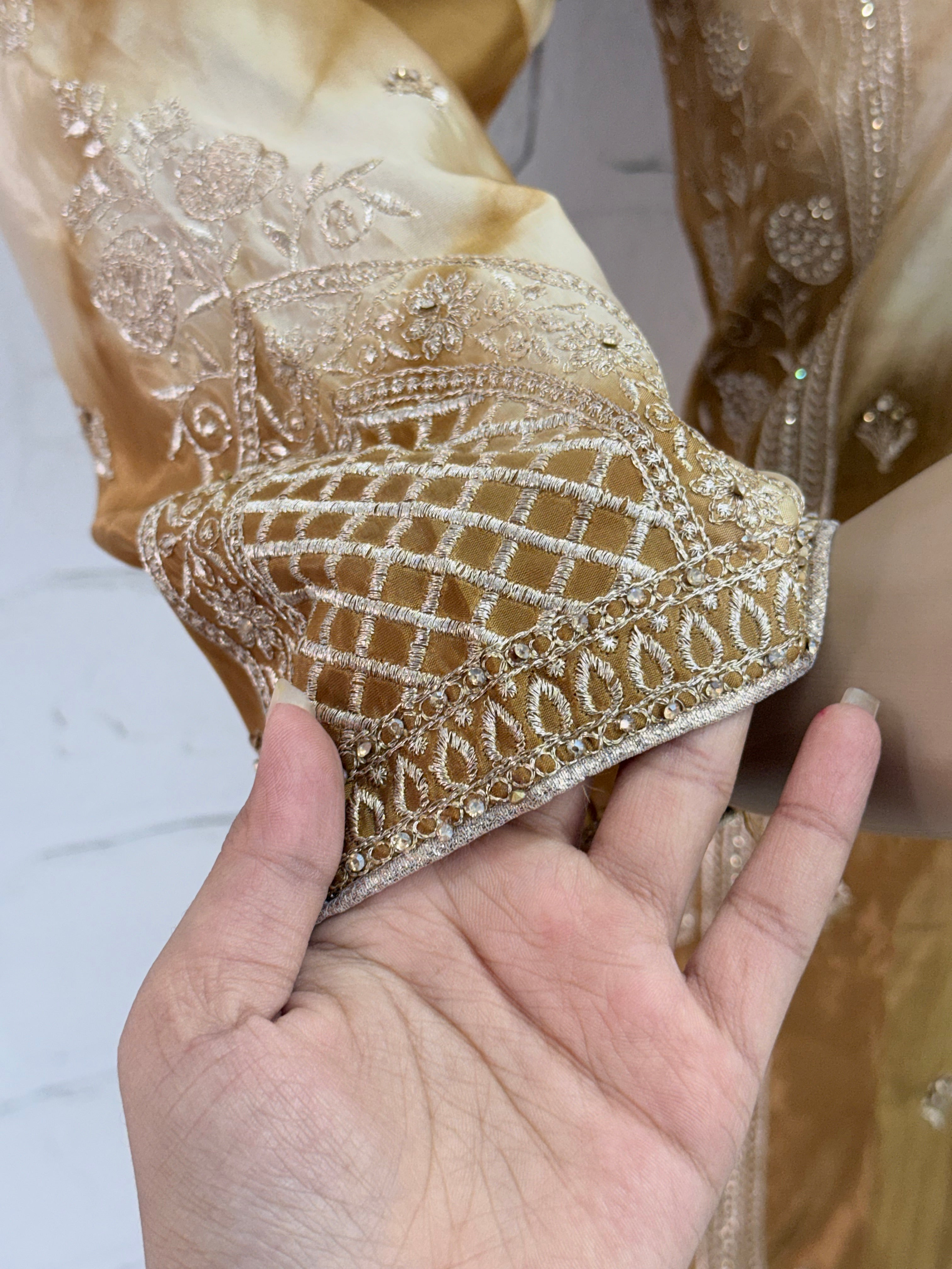 RUHEENA FARSHI LAHENGA SUIT 12