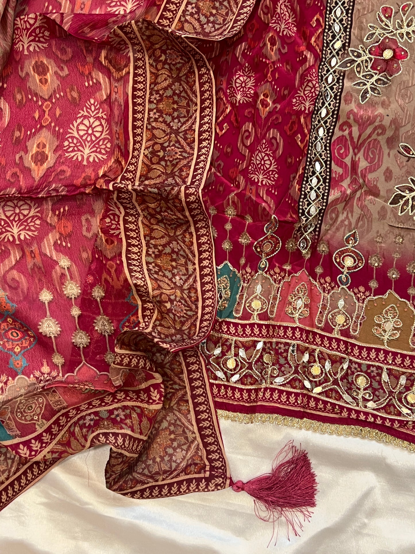 RAHI CREPE READYMADE SUIT Q