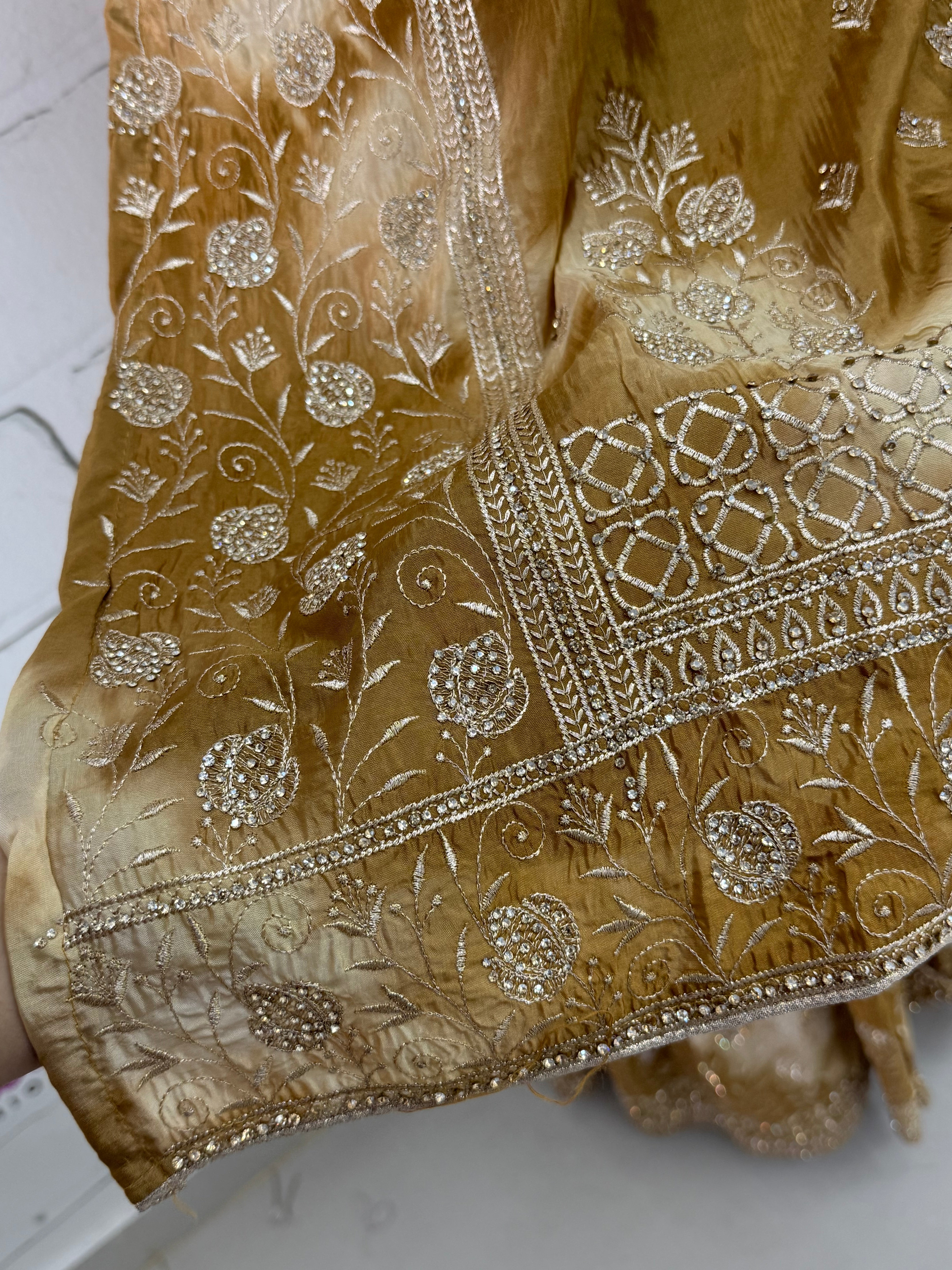RUHEENA FARSHI LAHENGA SUIT 12