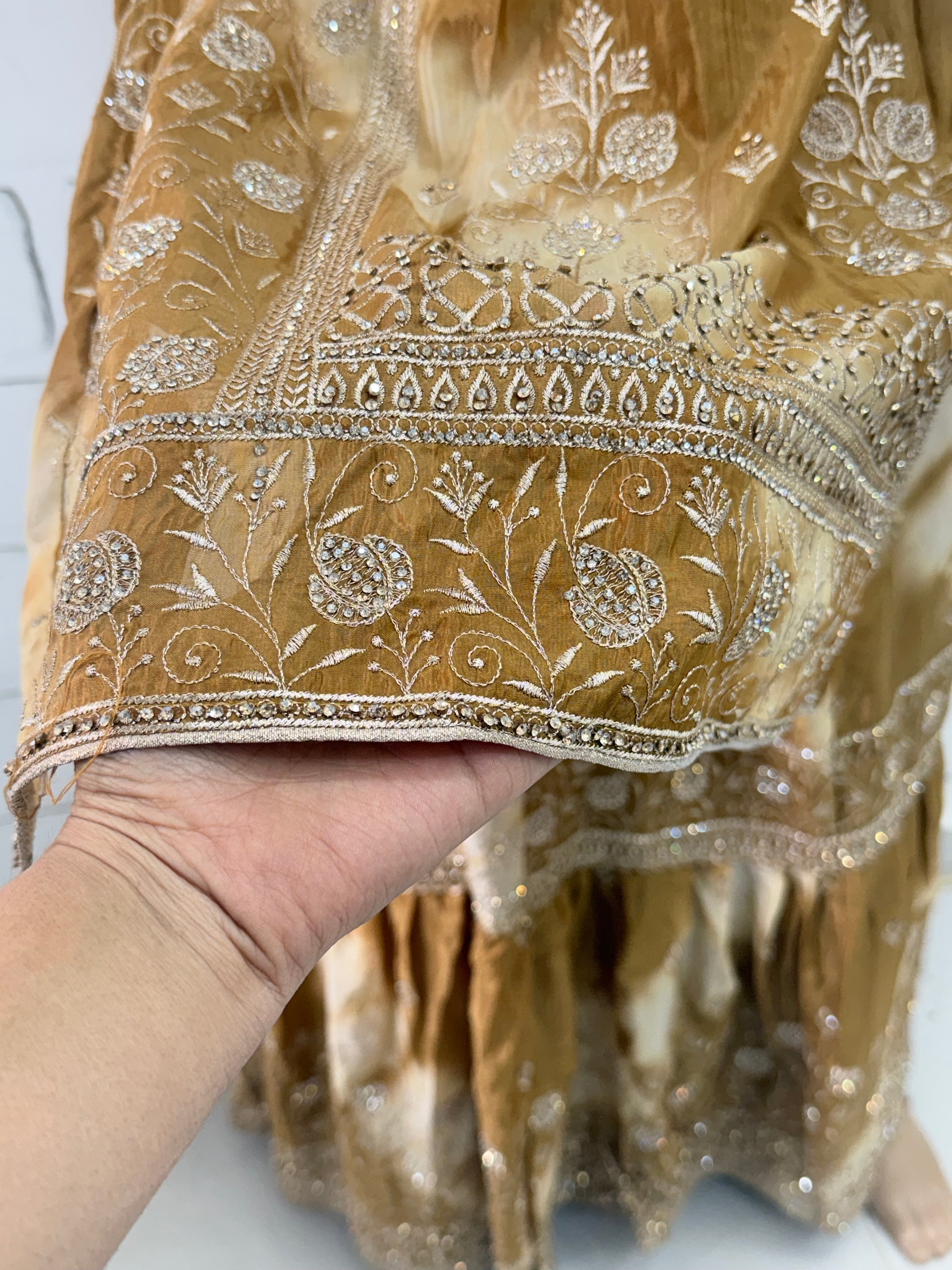 RUHEENA FARSHI LAHENGA SUIT 12