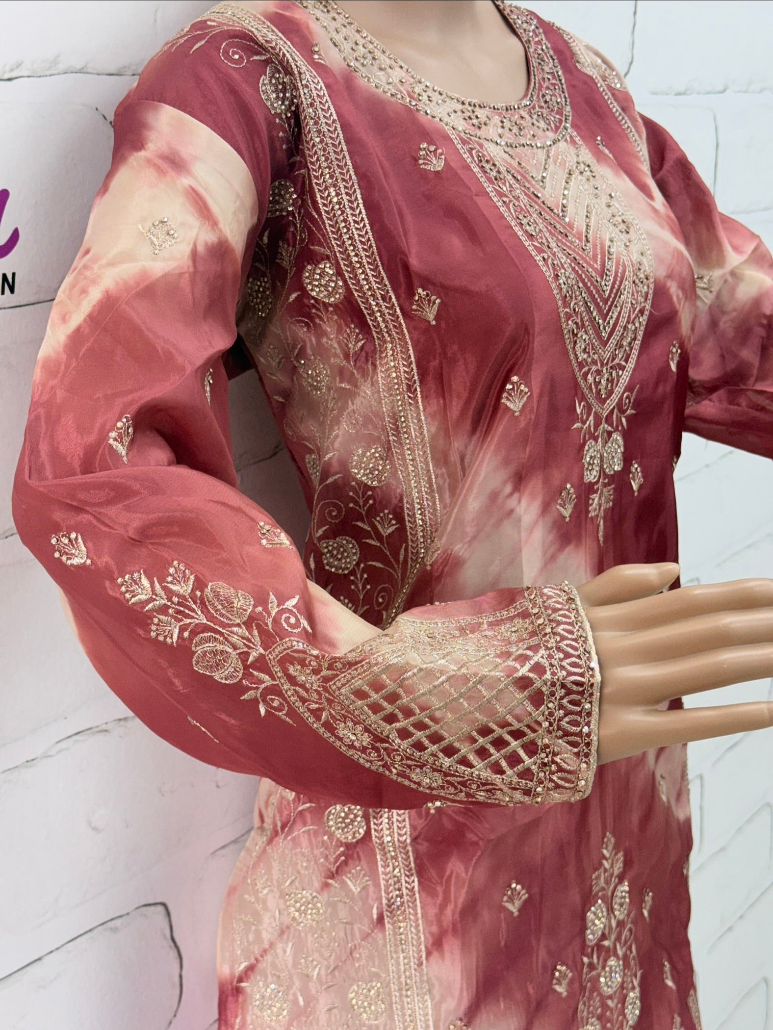 RUHEENA FARSHI LAHENGA SUIT 13