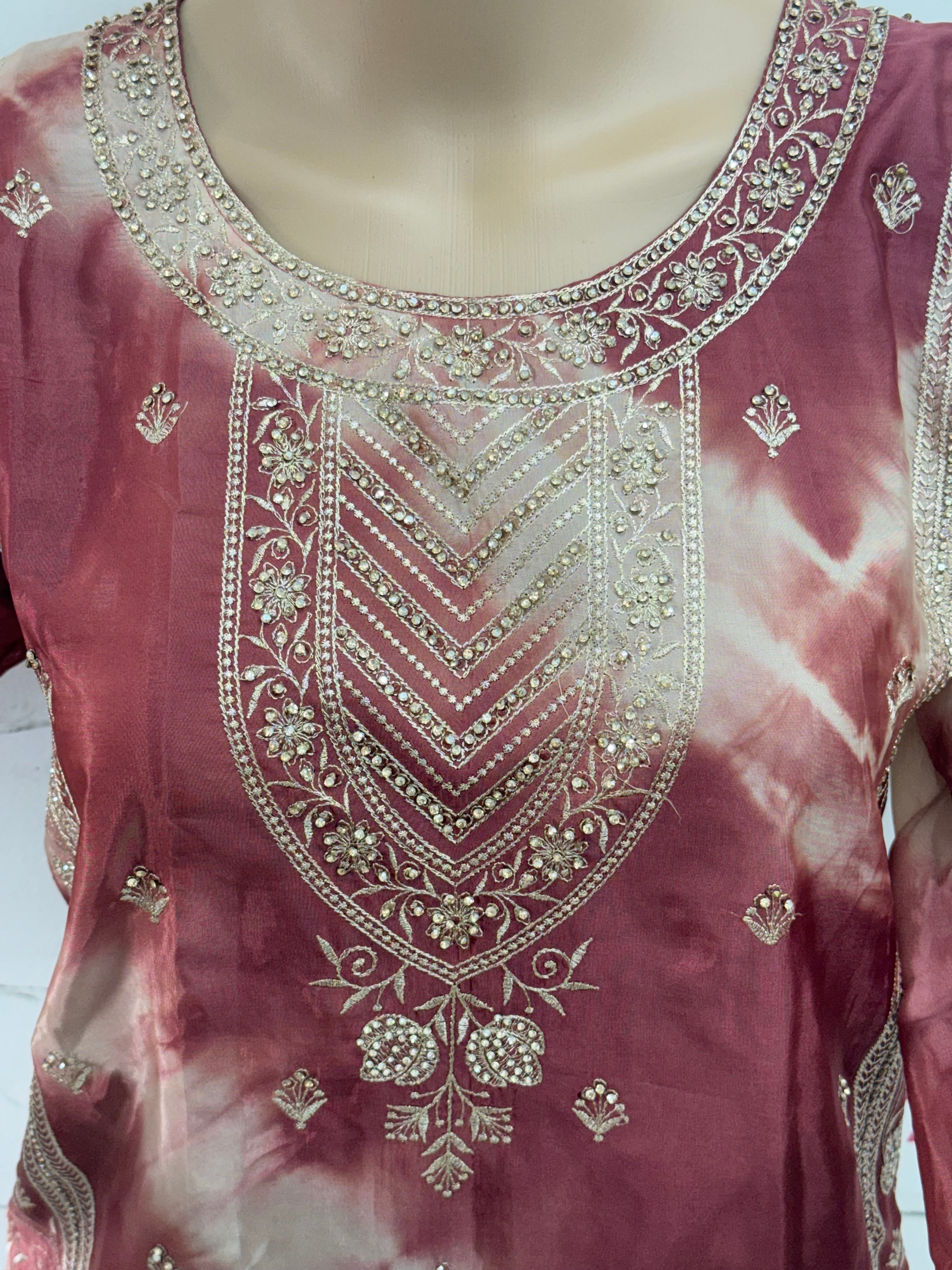 RUHEENA FARSHI LAHENGA SUIT 13