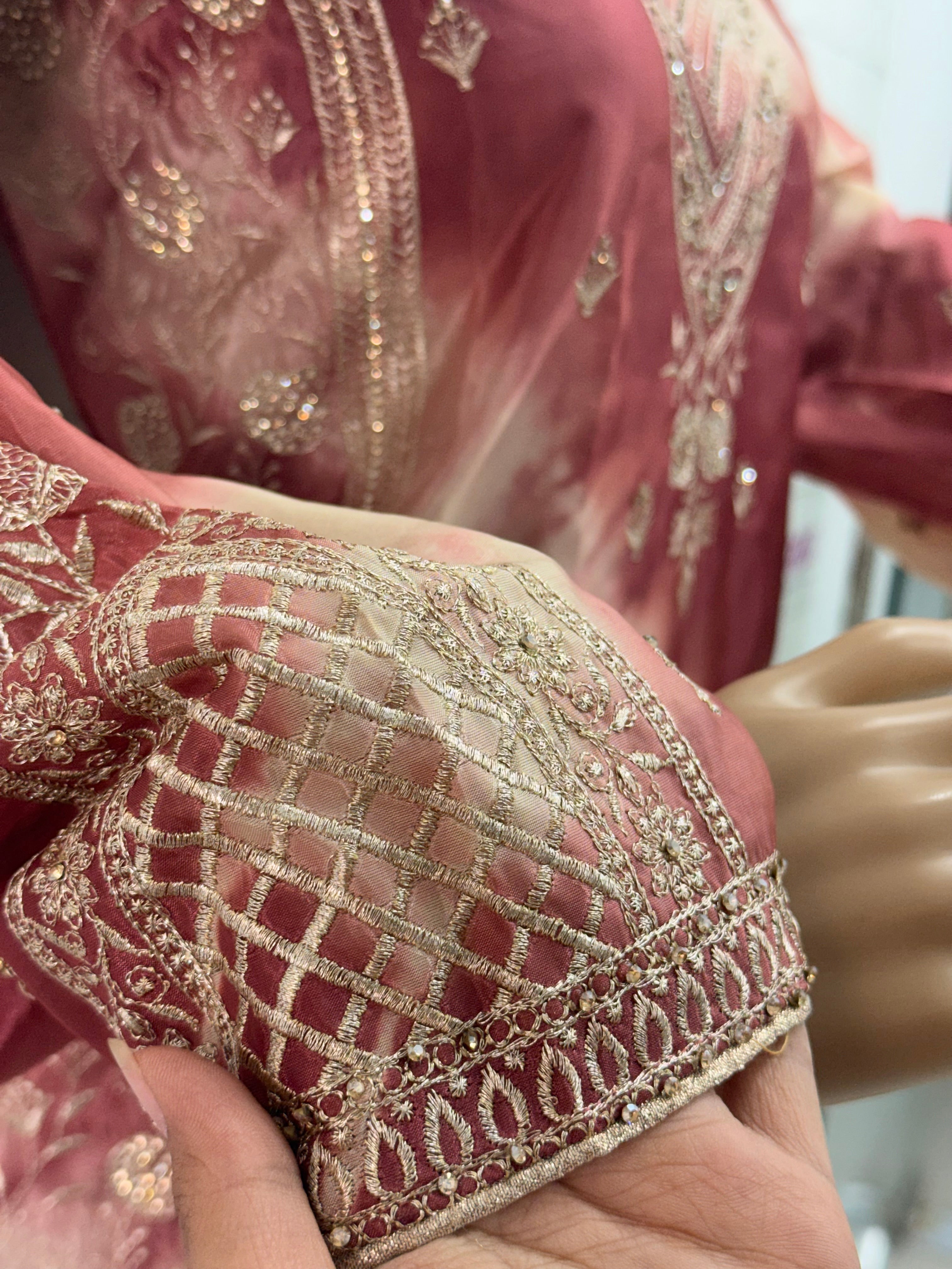 RUHEENA FARSHI LAHENGA SUIT 13