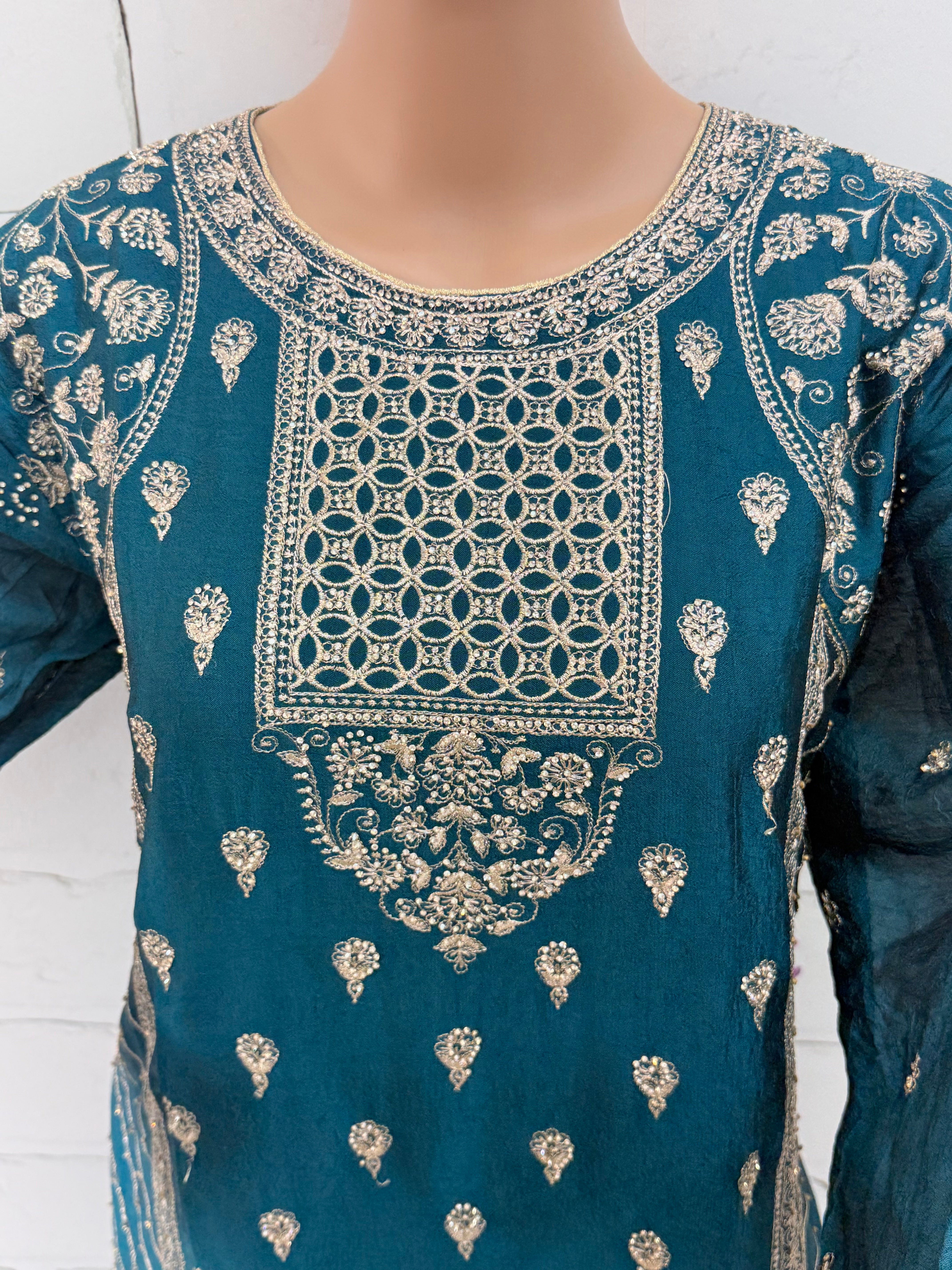 RUHEENA FARSHI LAHENGA SUIT 13