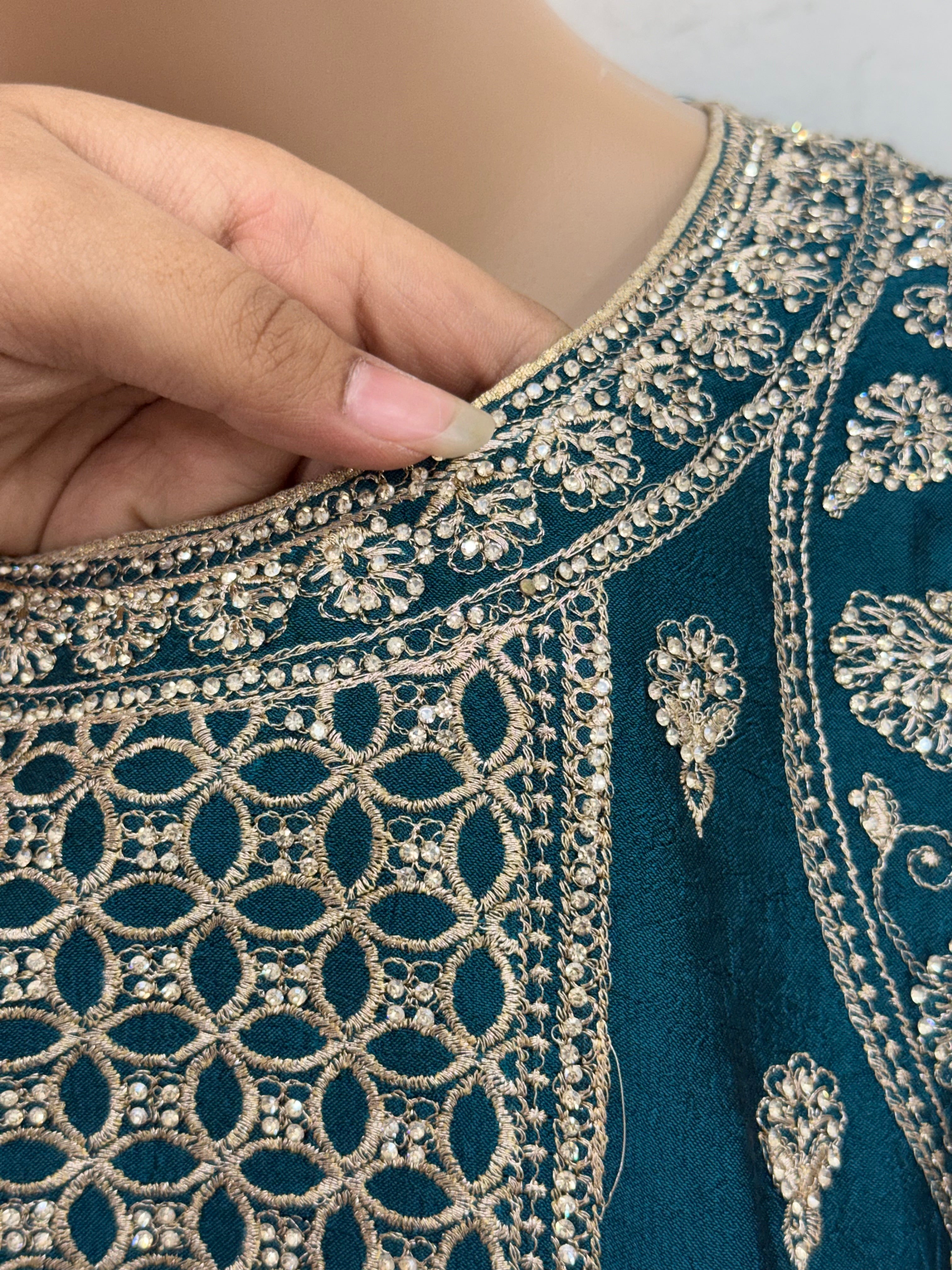 RUHEENA FARSHI LAHENGA SUIT 13