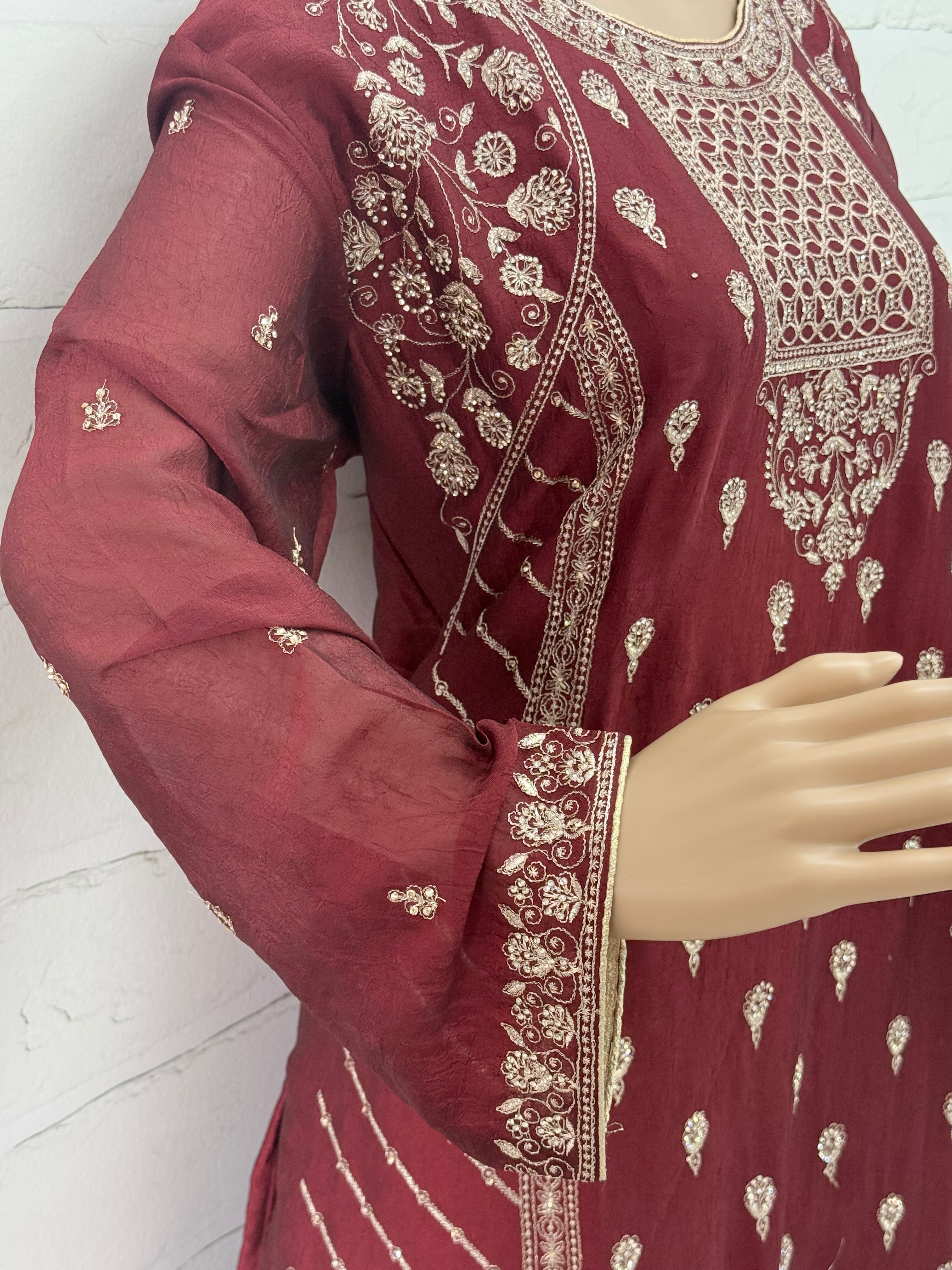 RUHEENA FARSHI LAHENGA SUIT 14 Q