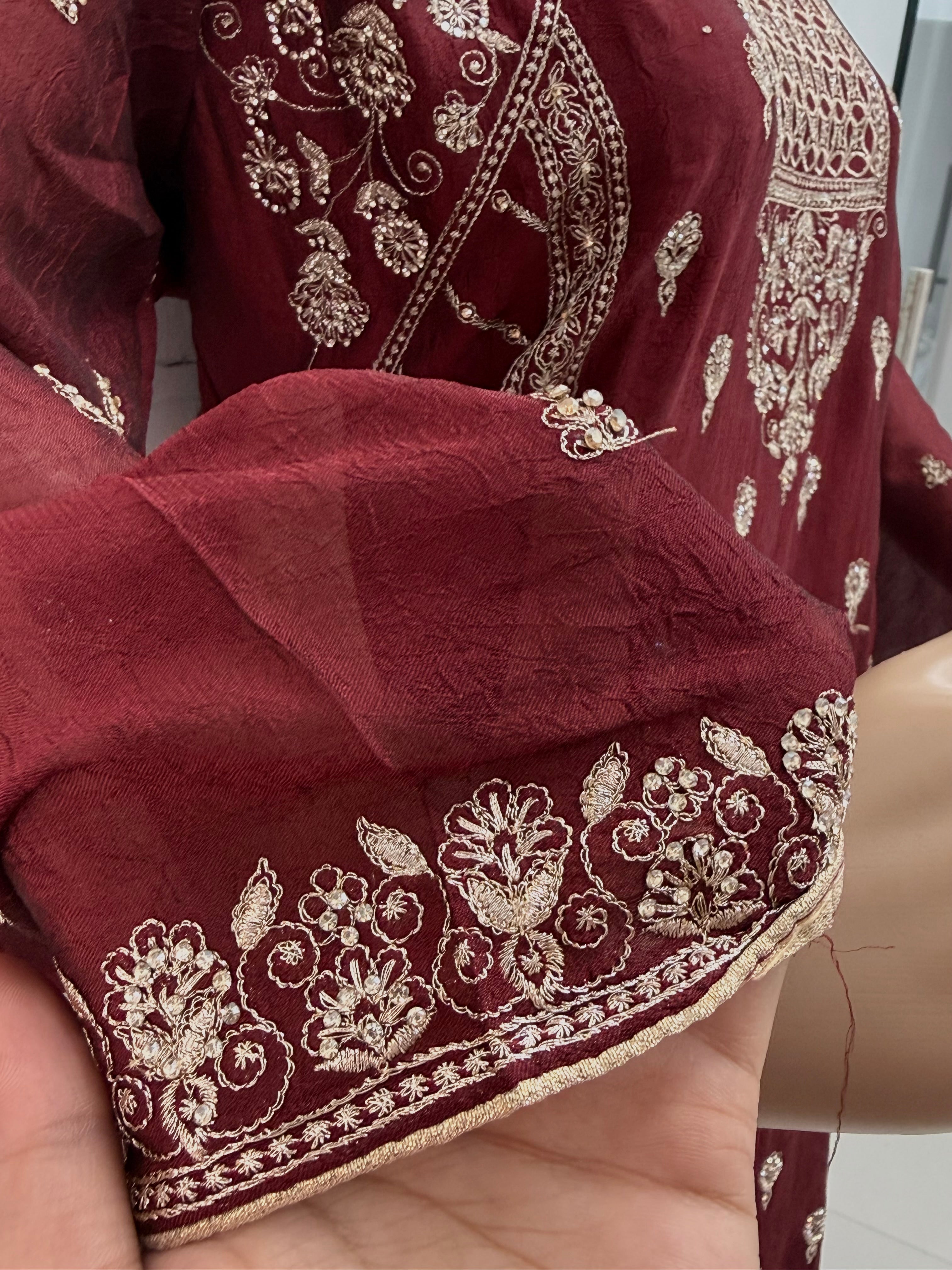 RUHEENA FARSHI LAHENGA SUIT 14 Q