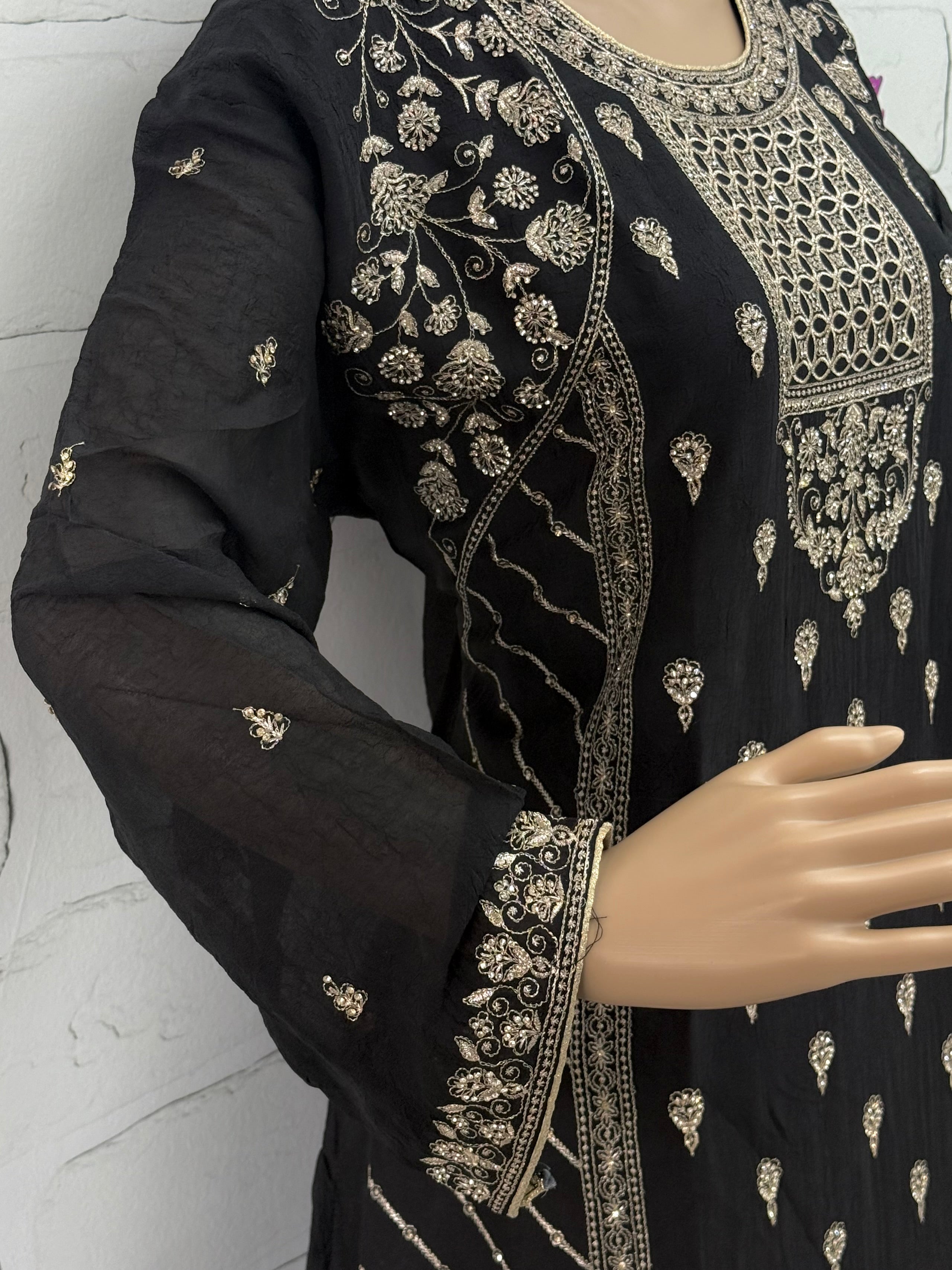 RUHEENA FARSHI LAHENGA SUIT 15