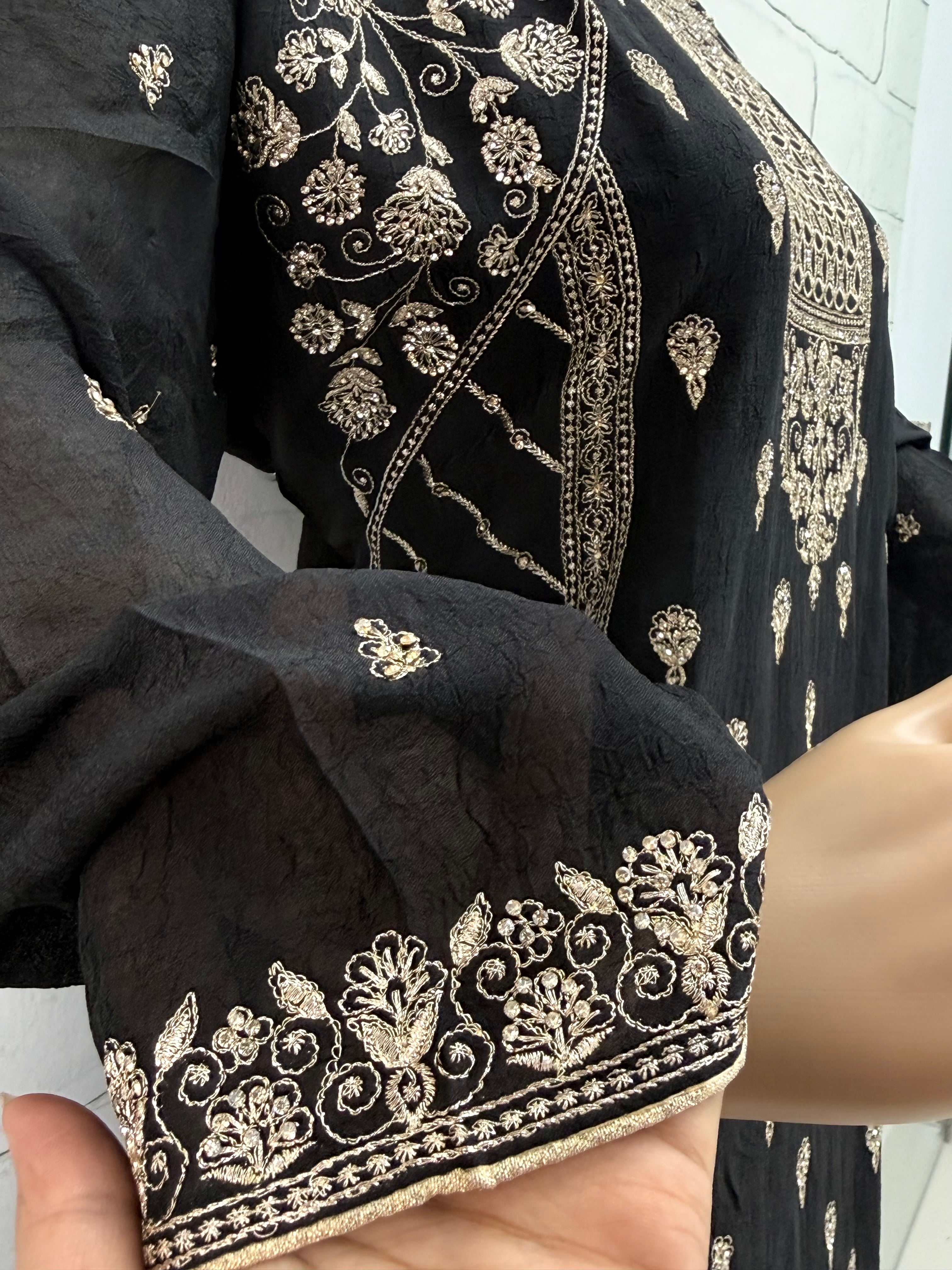 RUHEENA FARSHI LAHENGA SUIT 15