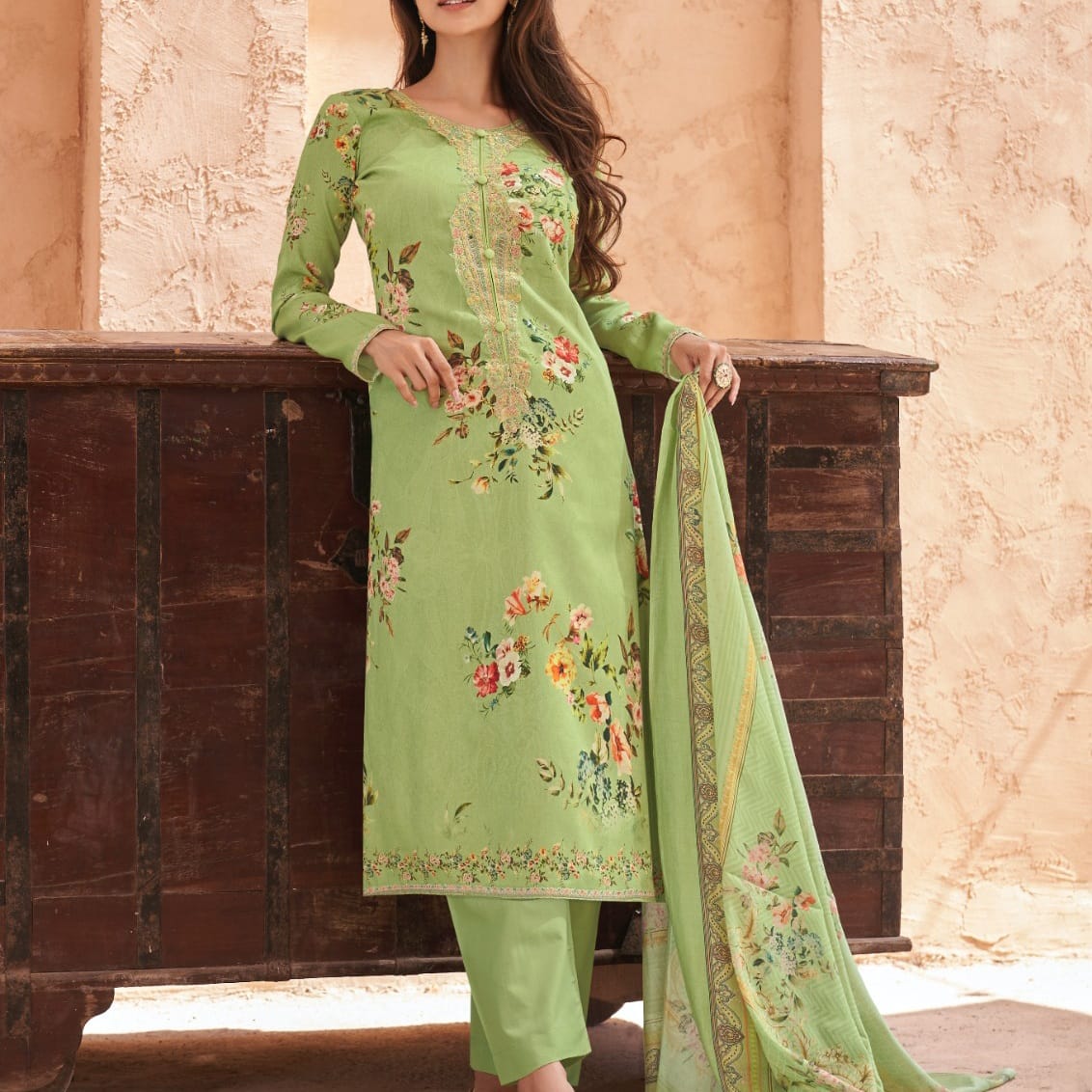 AMALEH LAWN NECK EMBROIDERY GREEN SUIT