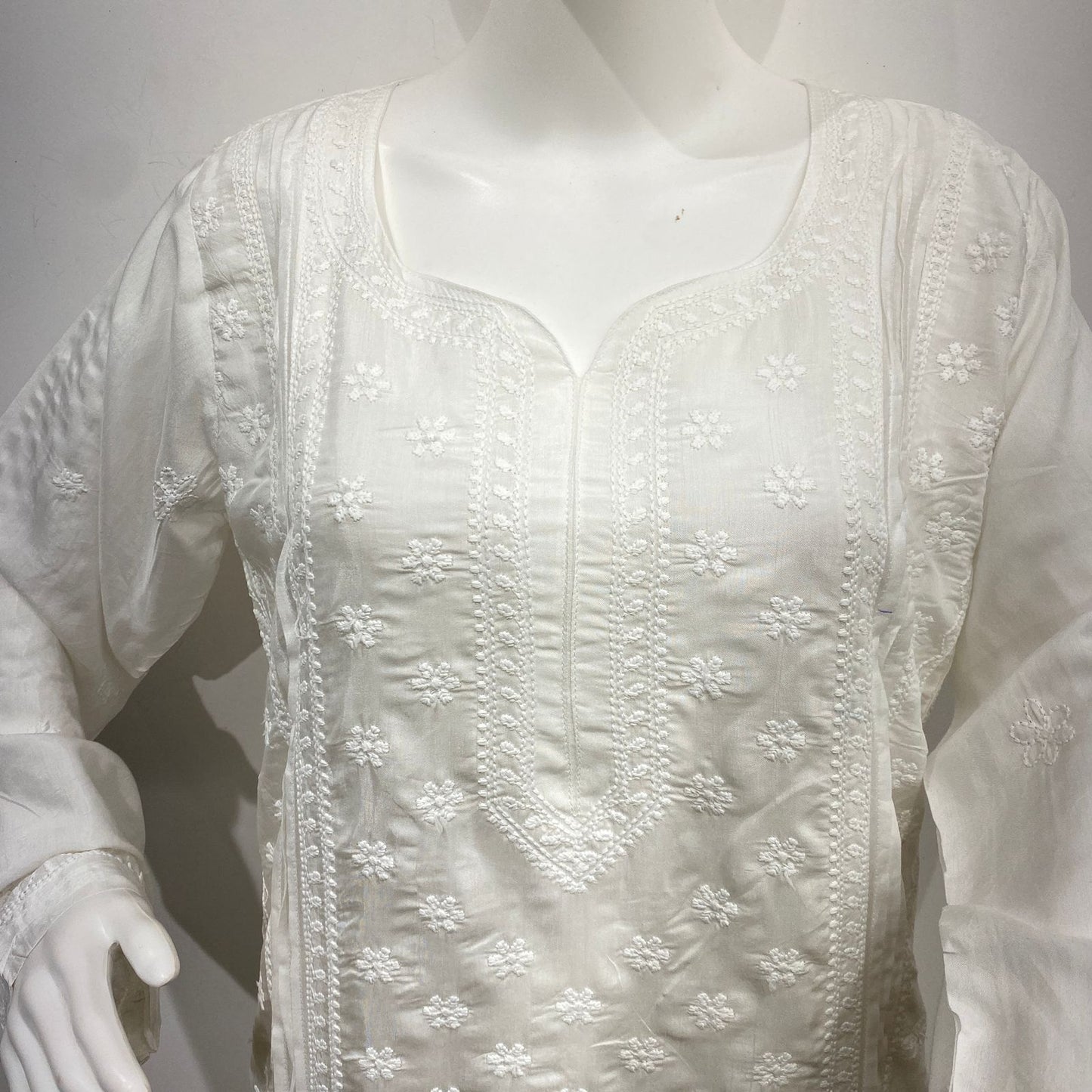 WHITE  MUSLIN READYMADE SUIT