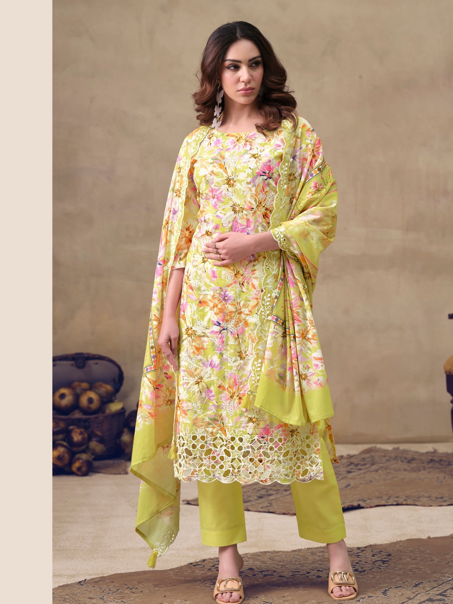 IZNIK LAWN EMBROIDERY SUIT 4