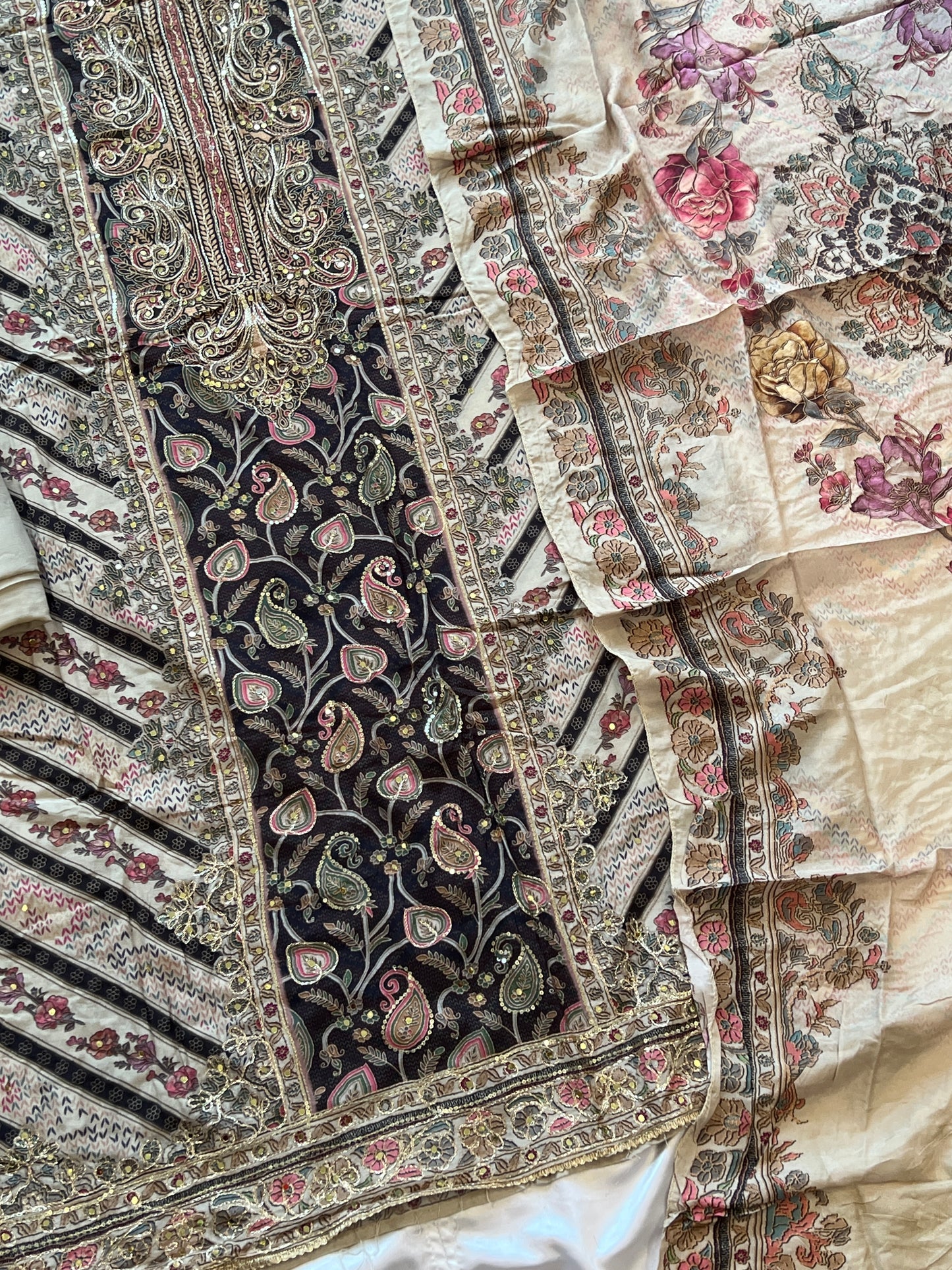 PURE MUSLIN MIRROR EMBROIDERY SUIT S-122