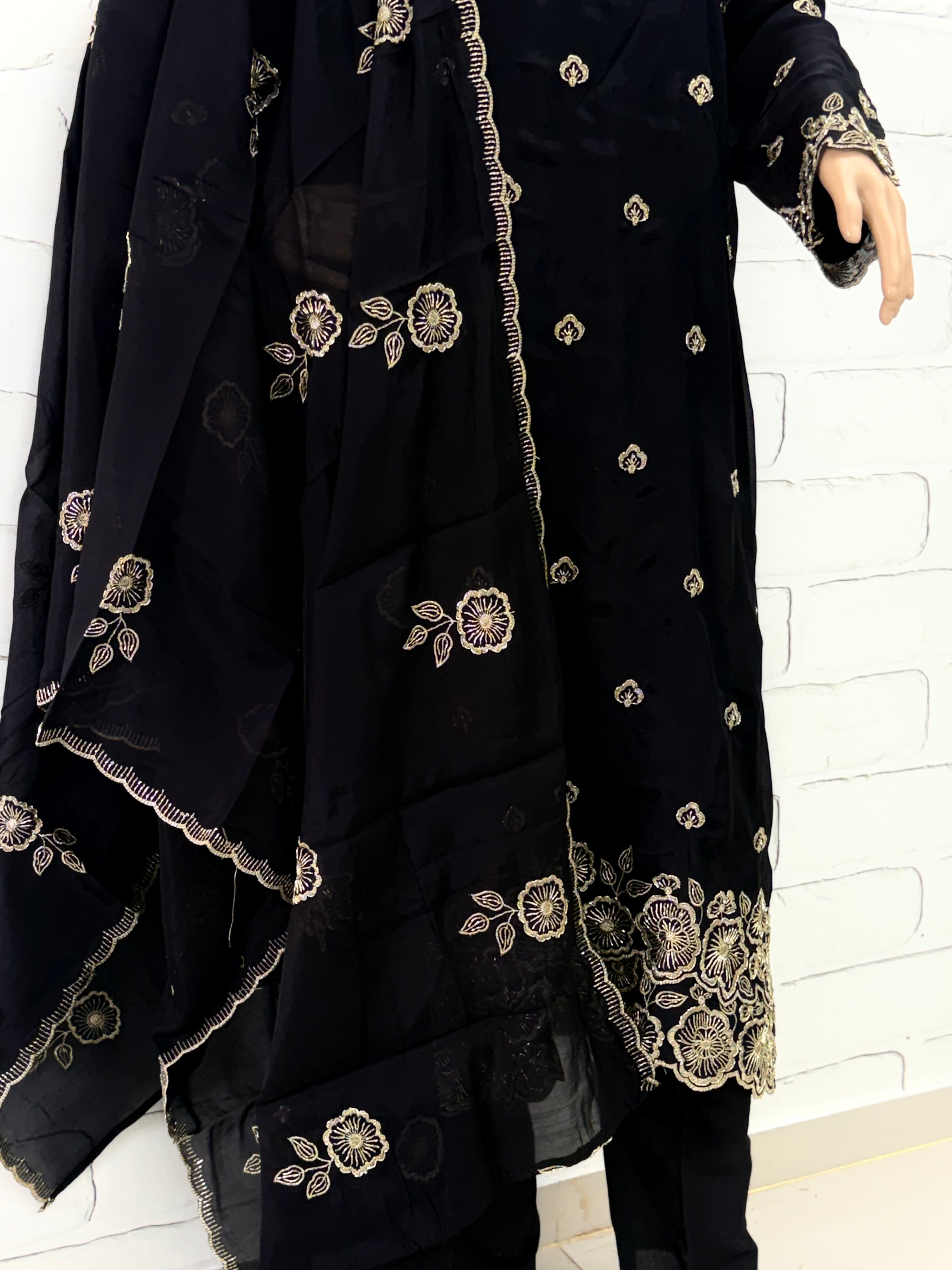 MUL CHANDERI HANDWORK SUIT 6 Q