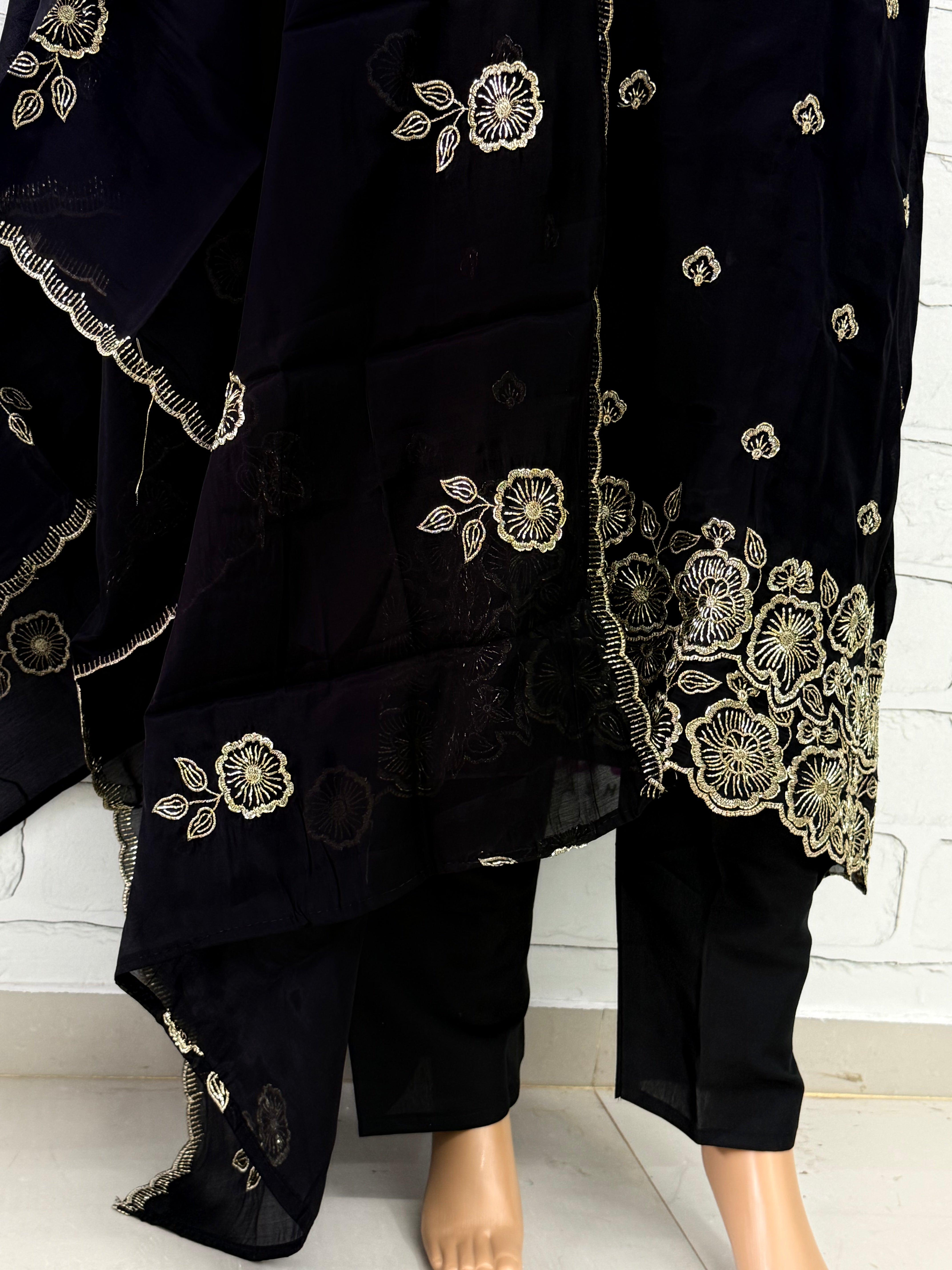 MUL CHANDERI HANDWORK SUIT 6 Q