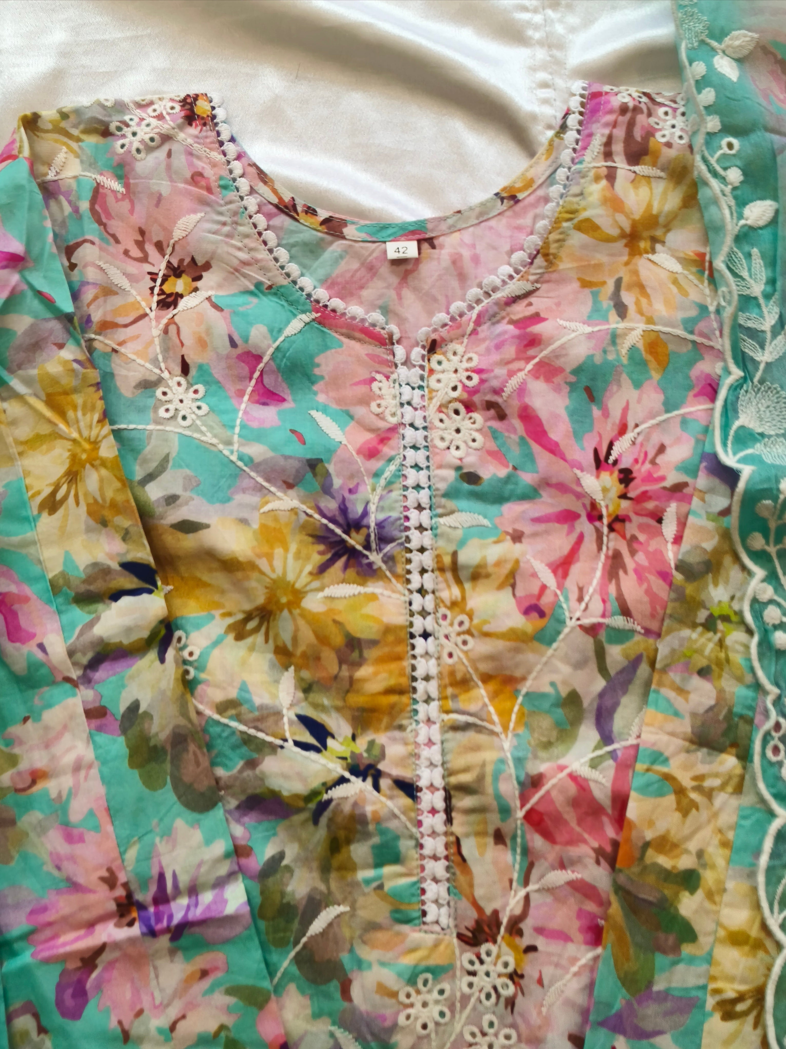 IZNIK FARSHI SHALWAR SUIT 4