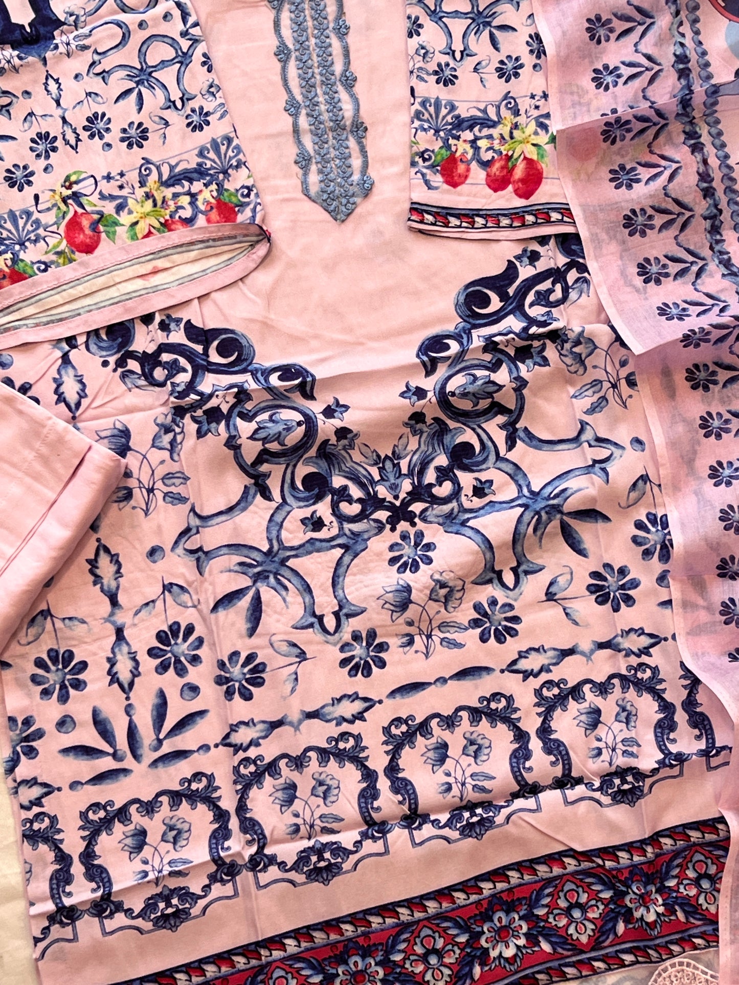 LUXE LAWN READYMADE SUIT 01 Q