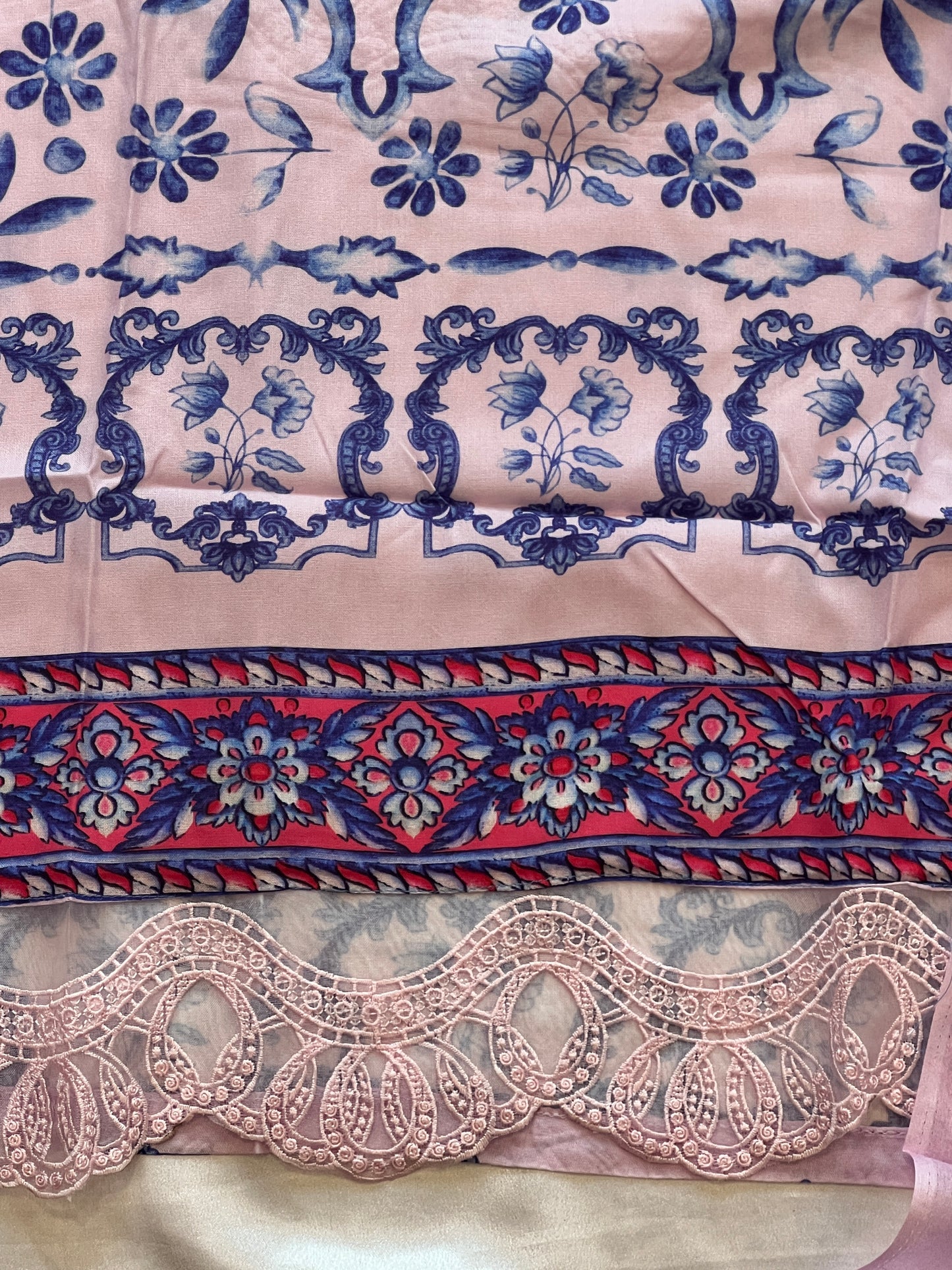 LUXE LAWN READYMADE SUIT 01 Q