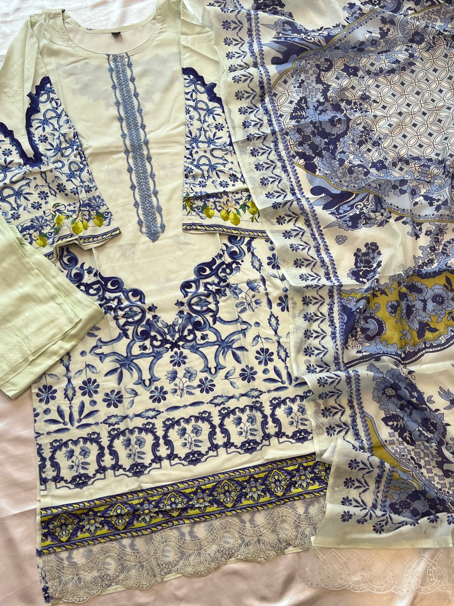 LUXE LAWN READYMADE SUIT 02 Q