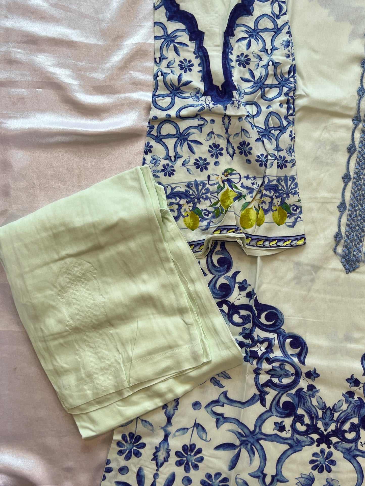 LUXE LAWN READYMADE SUIT 02 Q