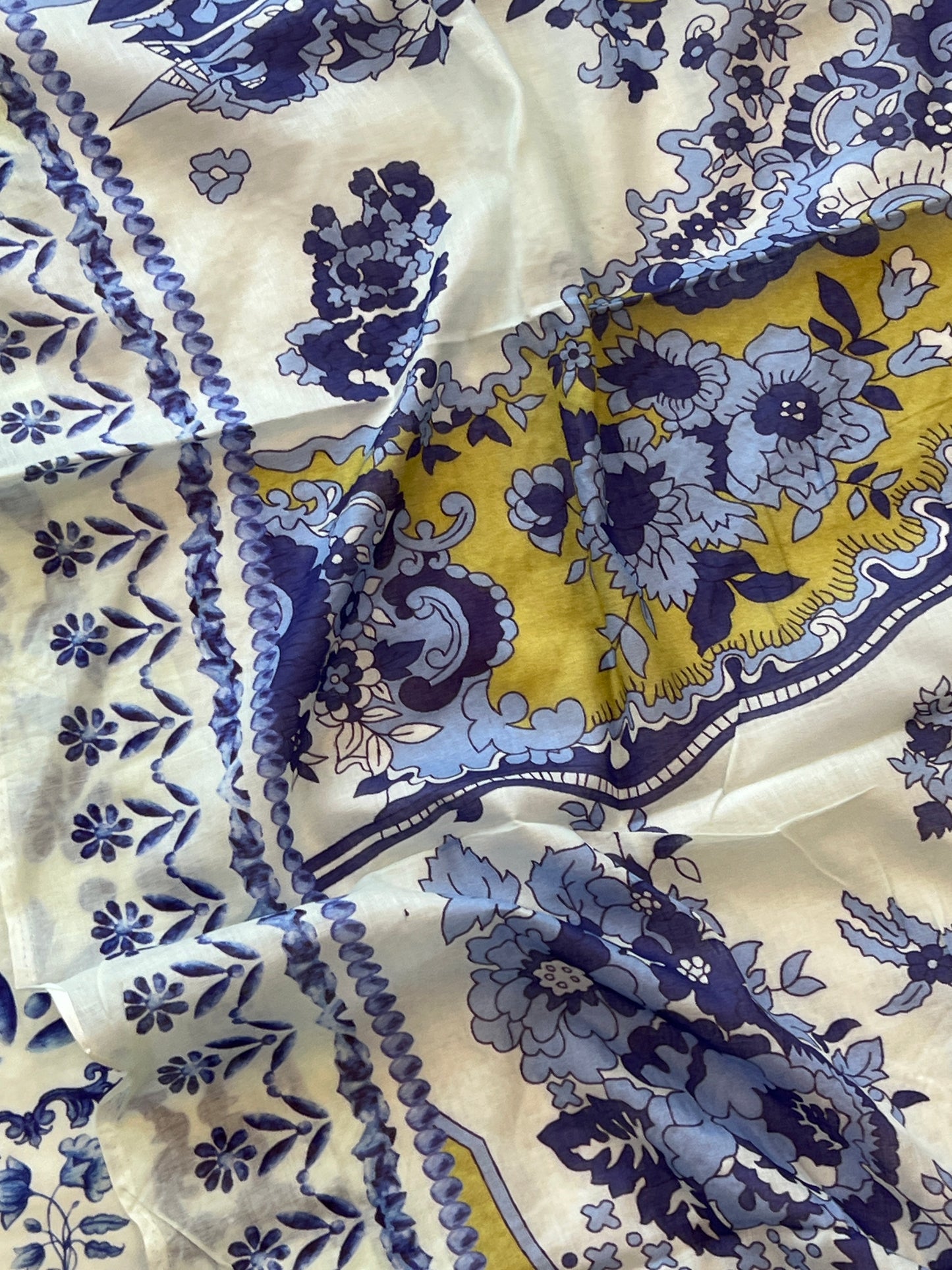 LUXE LAWN READYMADE SUIT 02 Q