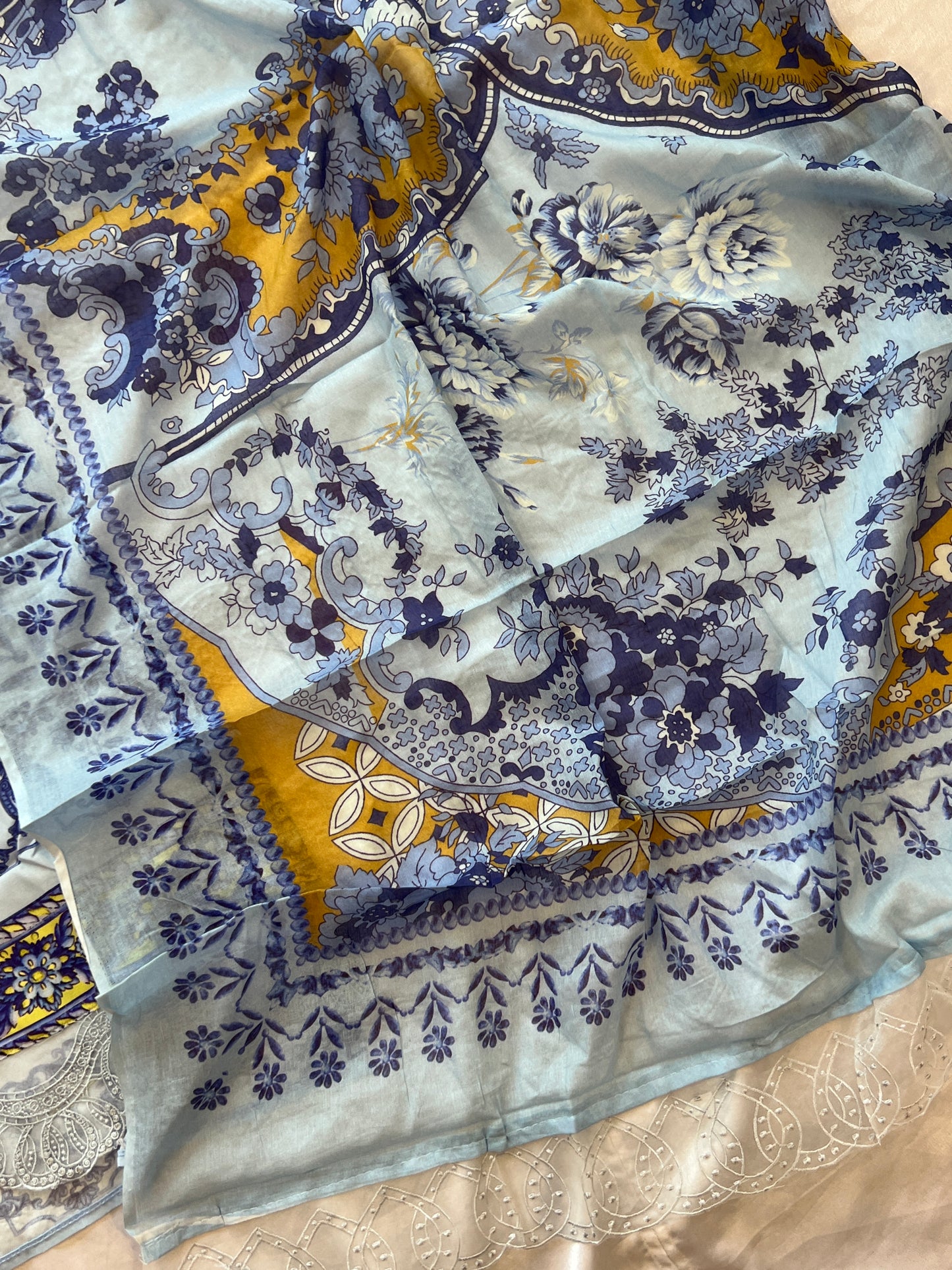 LUXE LAWN READYMADE SUIT 03 Q