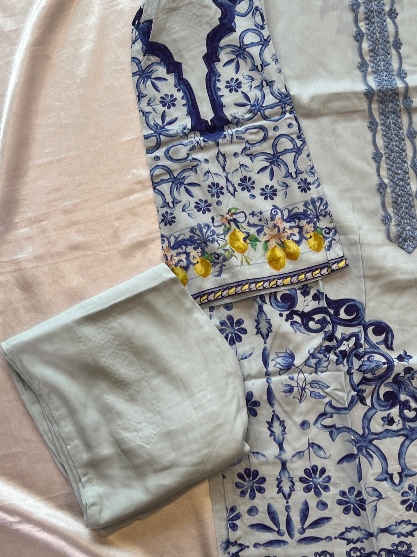 LUXE LAWN READYMADE SUIT 03 Q