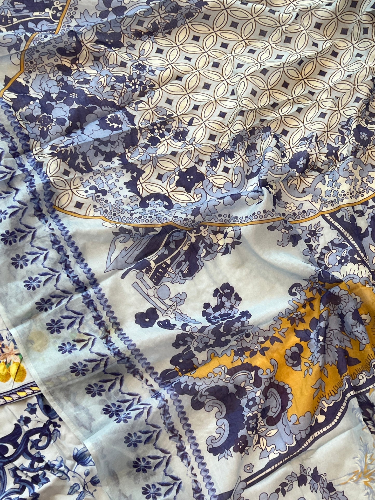 LUXE LAWN READYMADE SUIT 03 Q