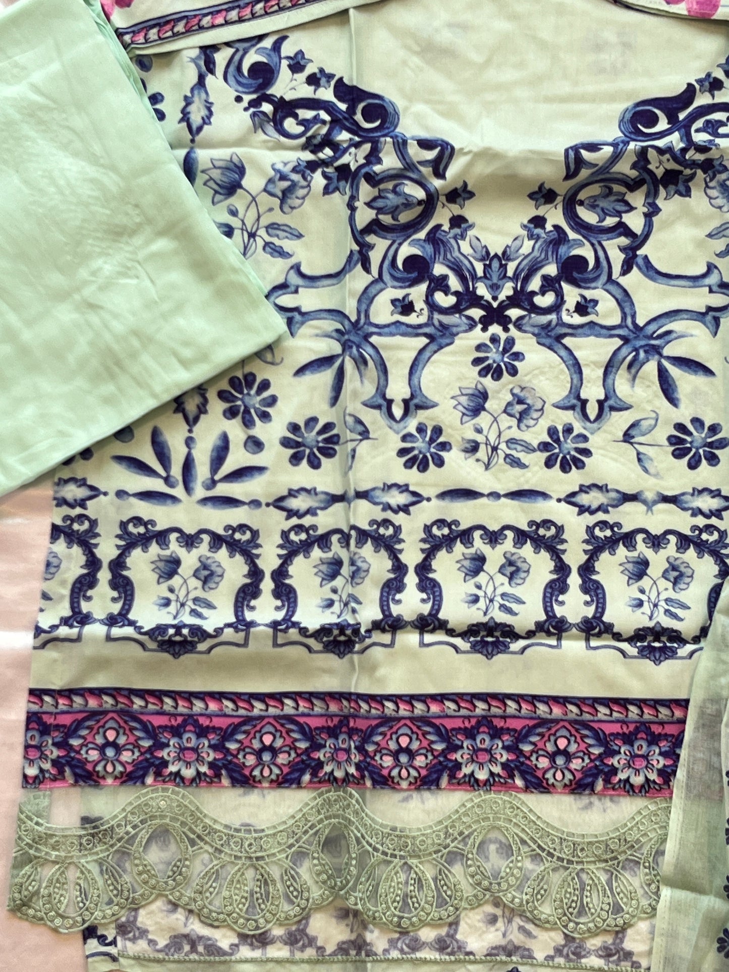 LUXE LAWN READYMADE SUIT 04 Q