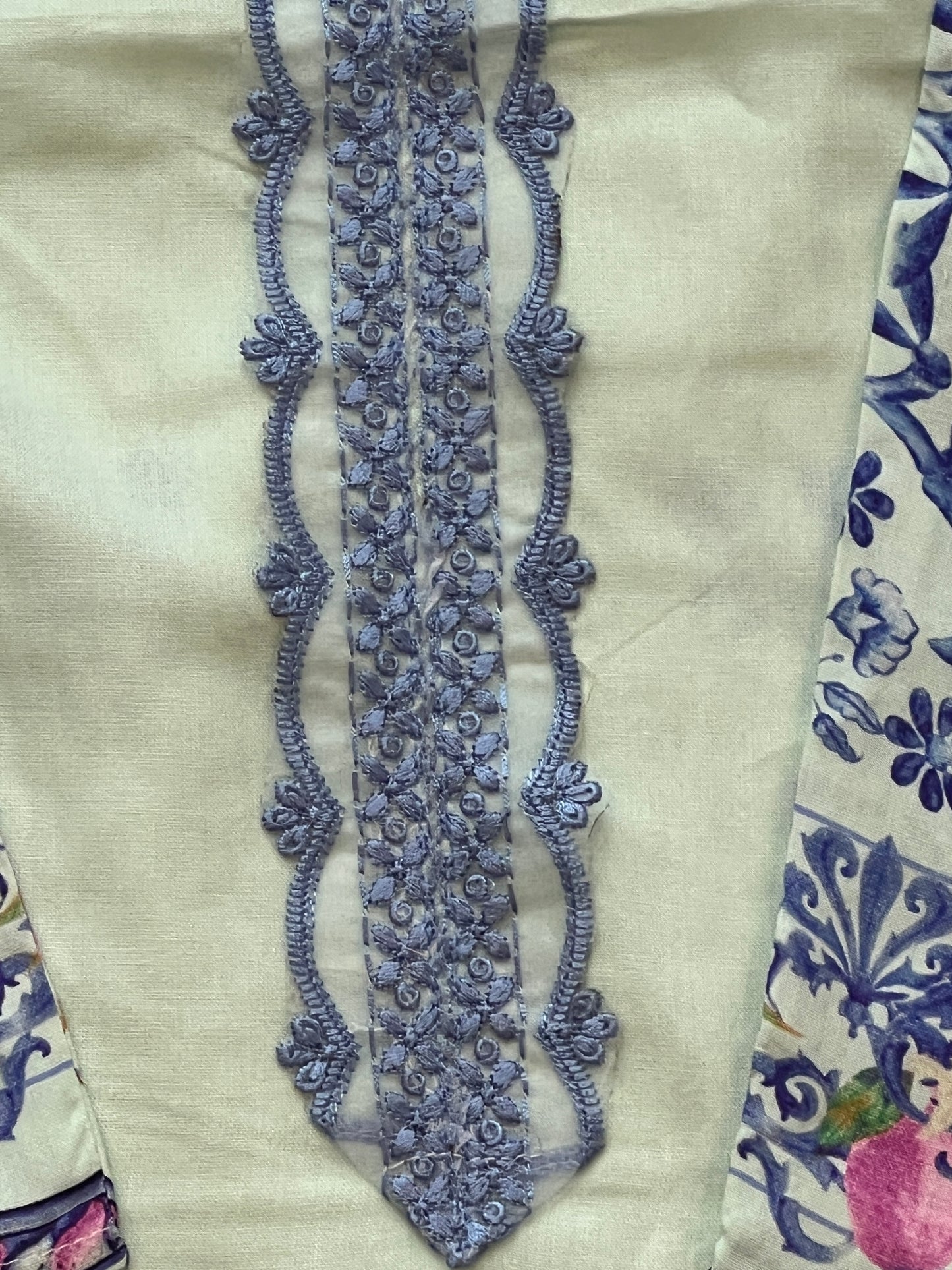 LUXE LAWN READYMADE SUIT 04 Q
