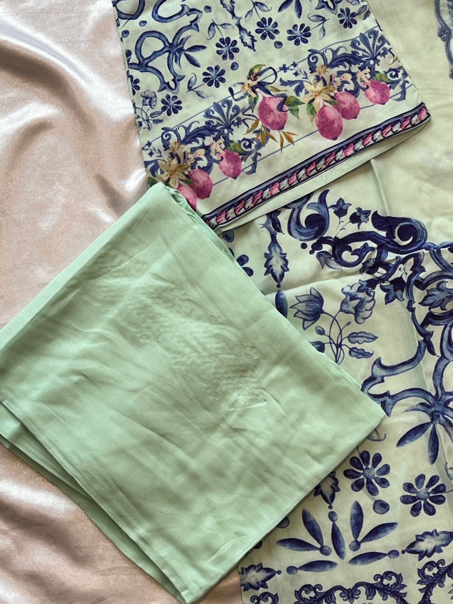 LUXE LAWN READYMADE SUIT 04 Q