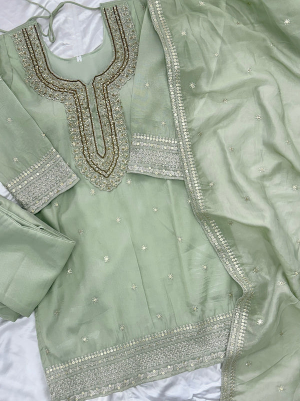 PARO CHINNON EMBROIDERY SUIT 505 Q